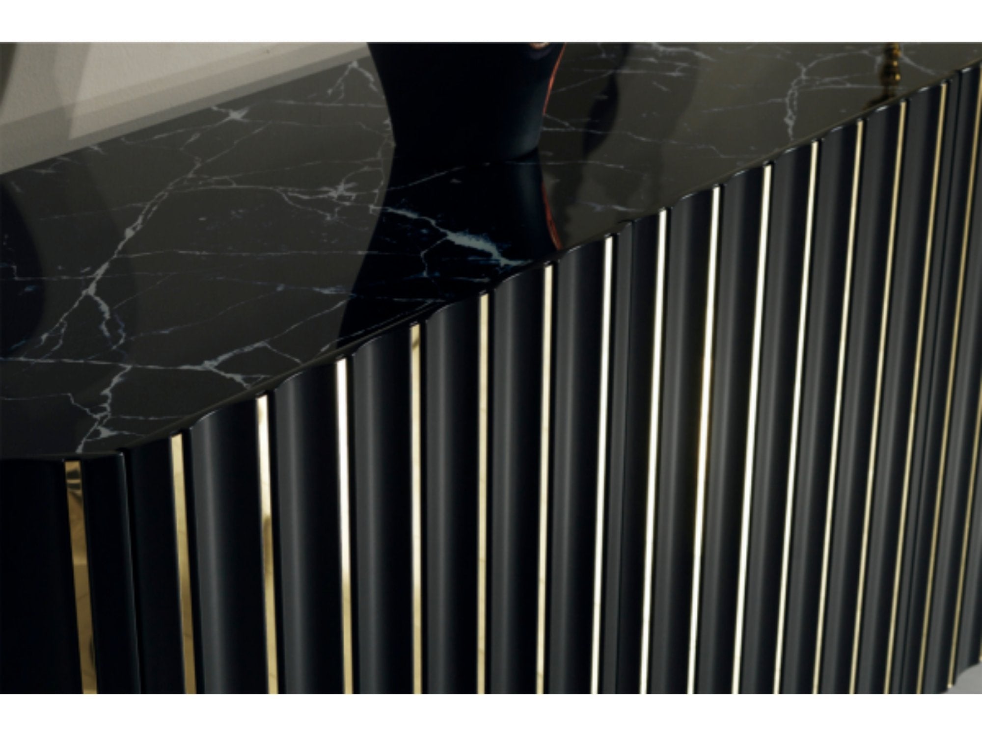 Lotus Diningroom Consol With Mirror