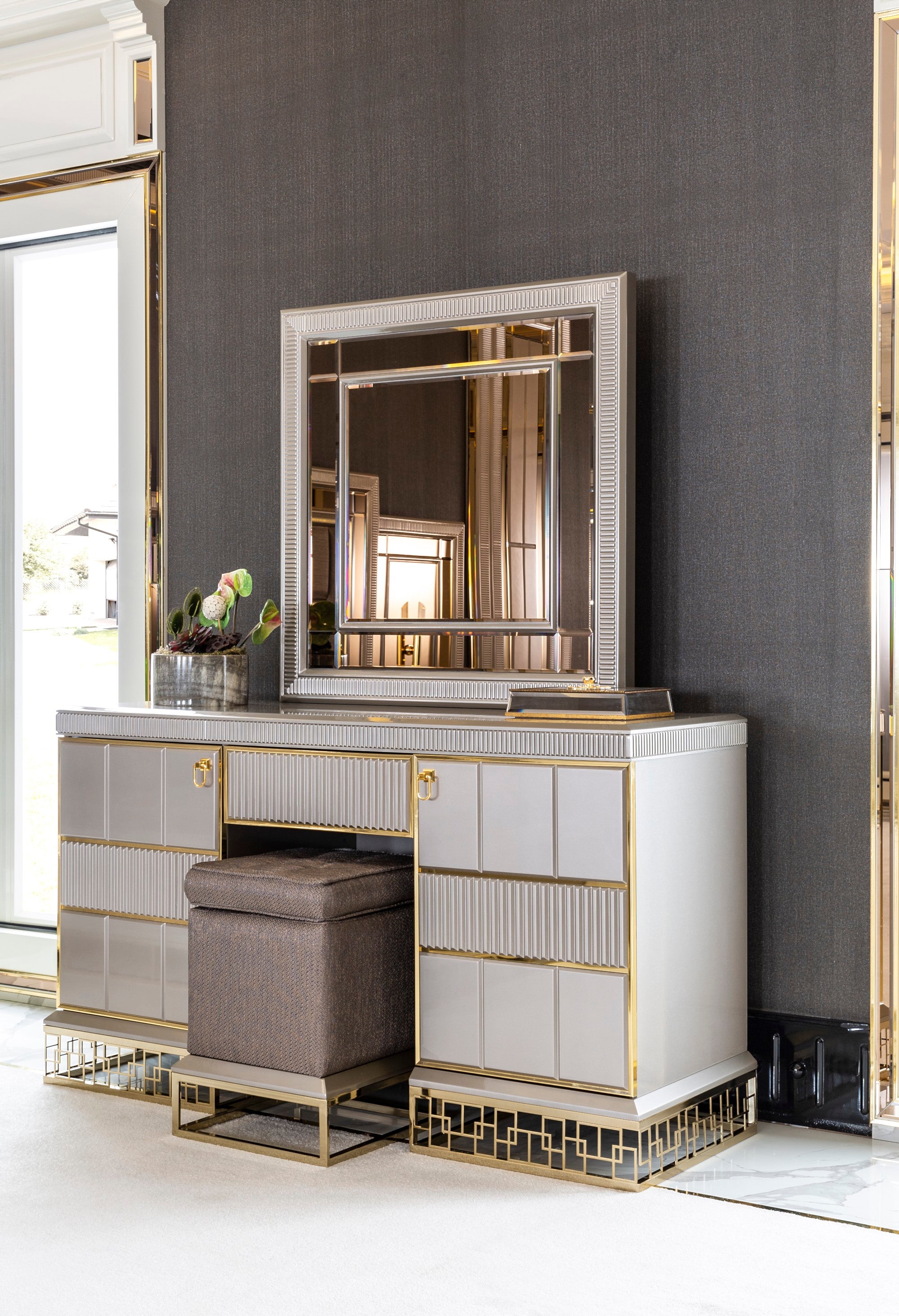 Versace Bedroom (Queen Storage Bed With Headboard & Dresser With Mirror & Pouf & 2 Nightstand With Back Panel & Bench)