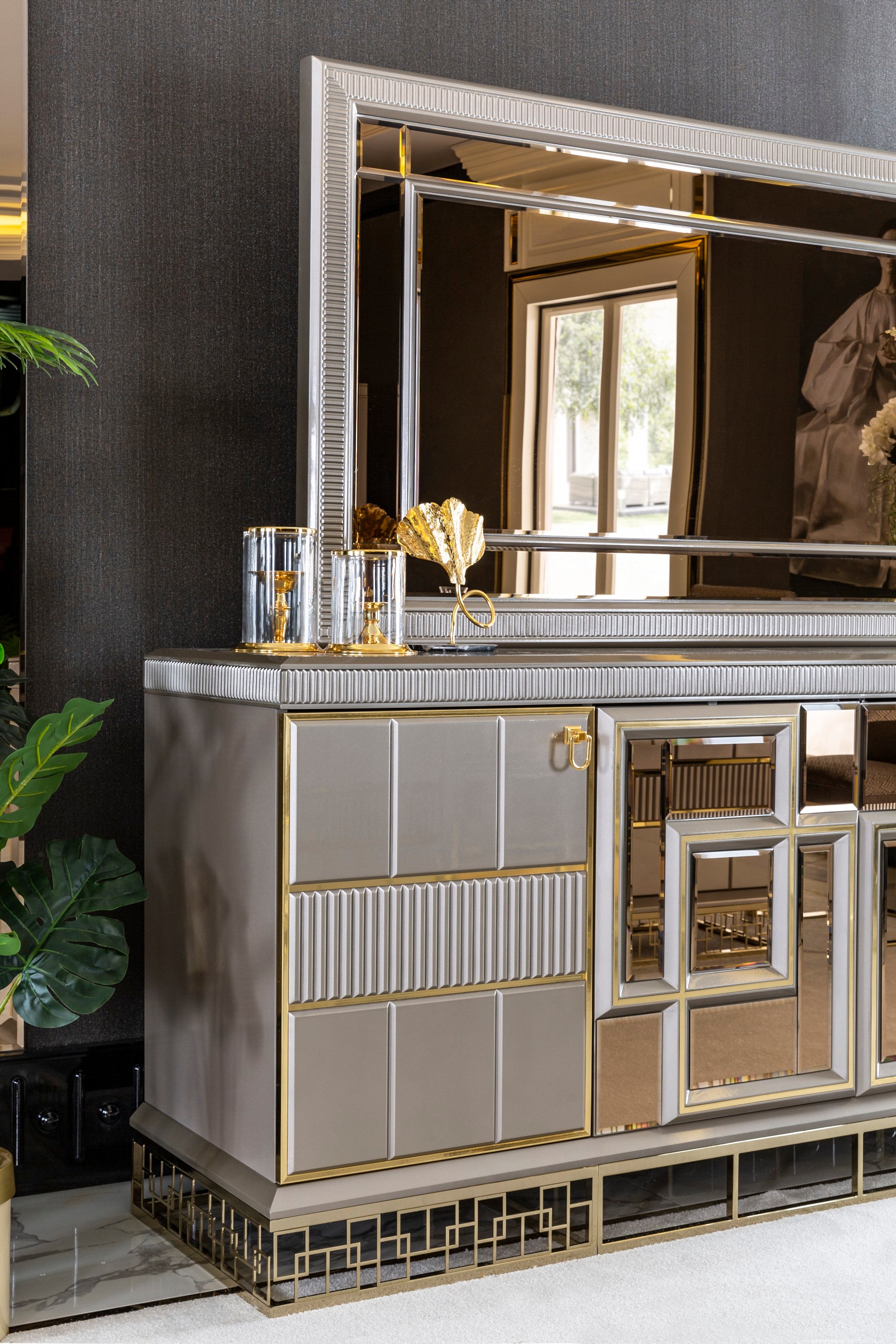 Versace Diningroom Set (Table & 6 Chair & Console With Mirror)