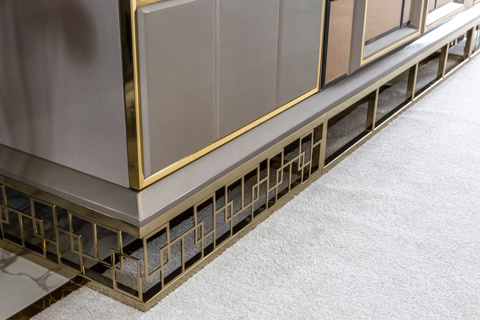 Versace Diningroom Set (Table & 6 Chair & Console With Mirror)