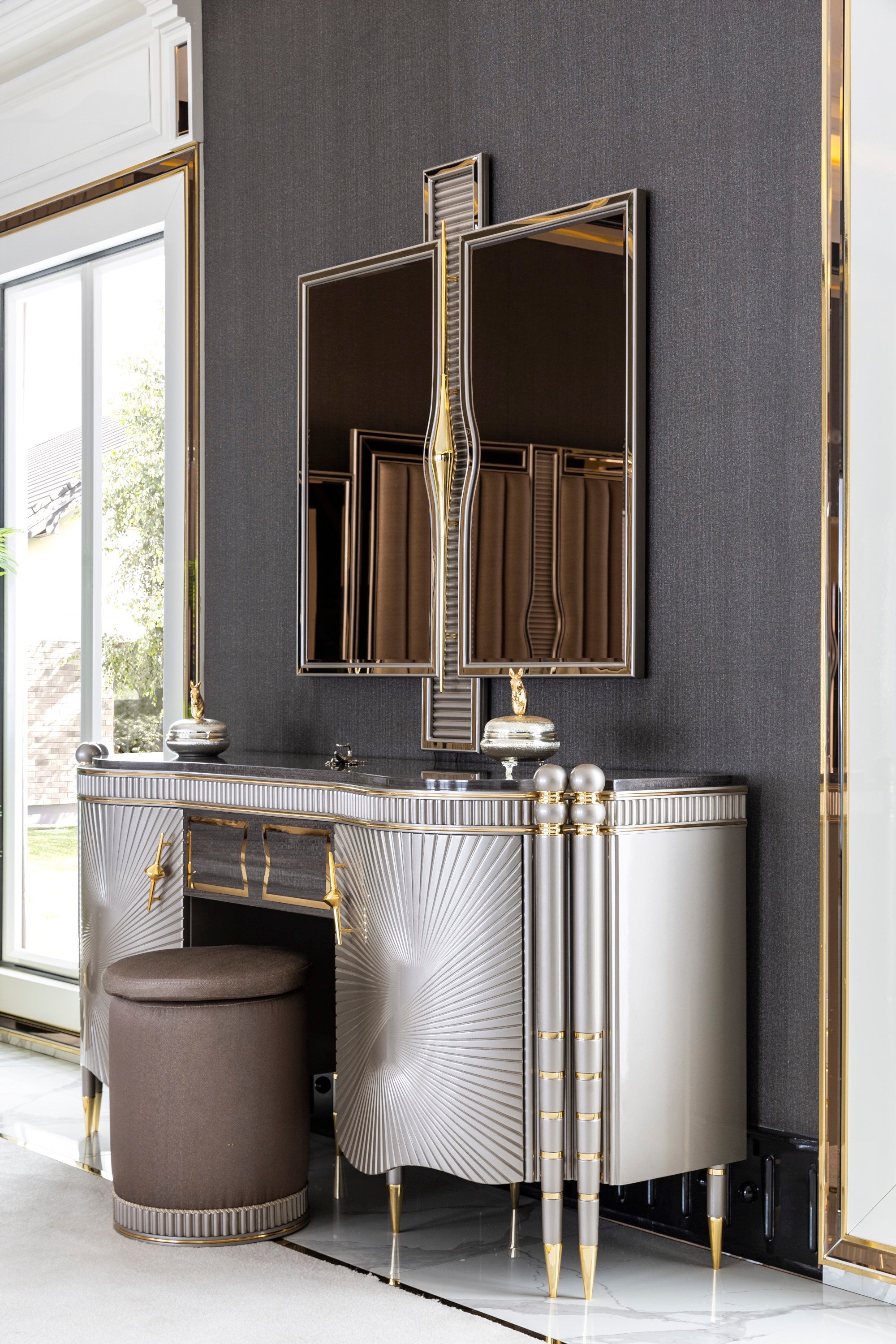 Bentley Bedroom (Queen Storage Bed With Headboard & Dresser With Mirror & Pouf & 2 Nightstand With Back Panel)