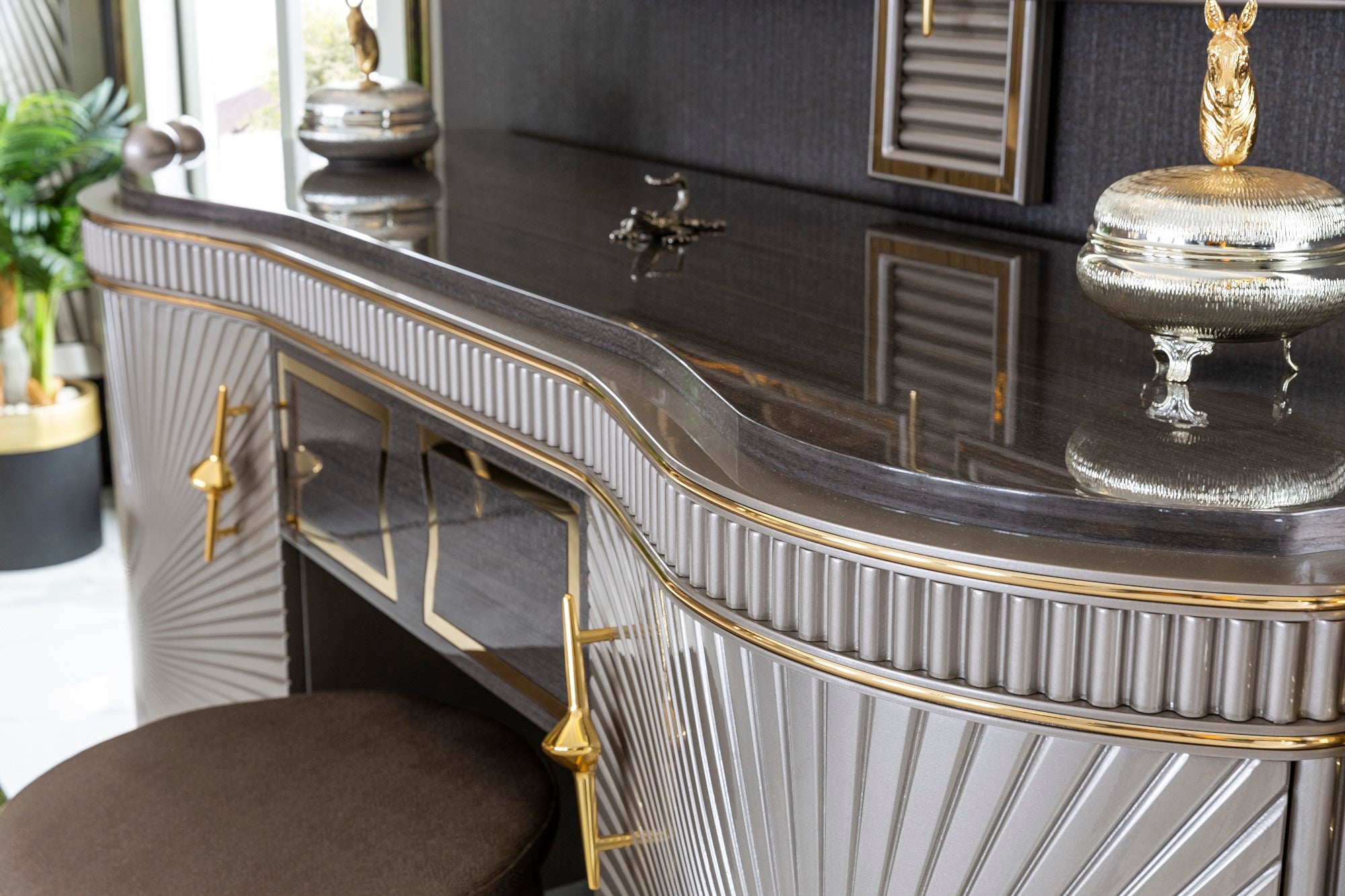 Bentley Bedroom (Queen Storage Bed With Headboard & Dresser With Mirror & Pouf & 2 Nightstand With Back Panel)