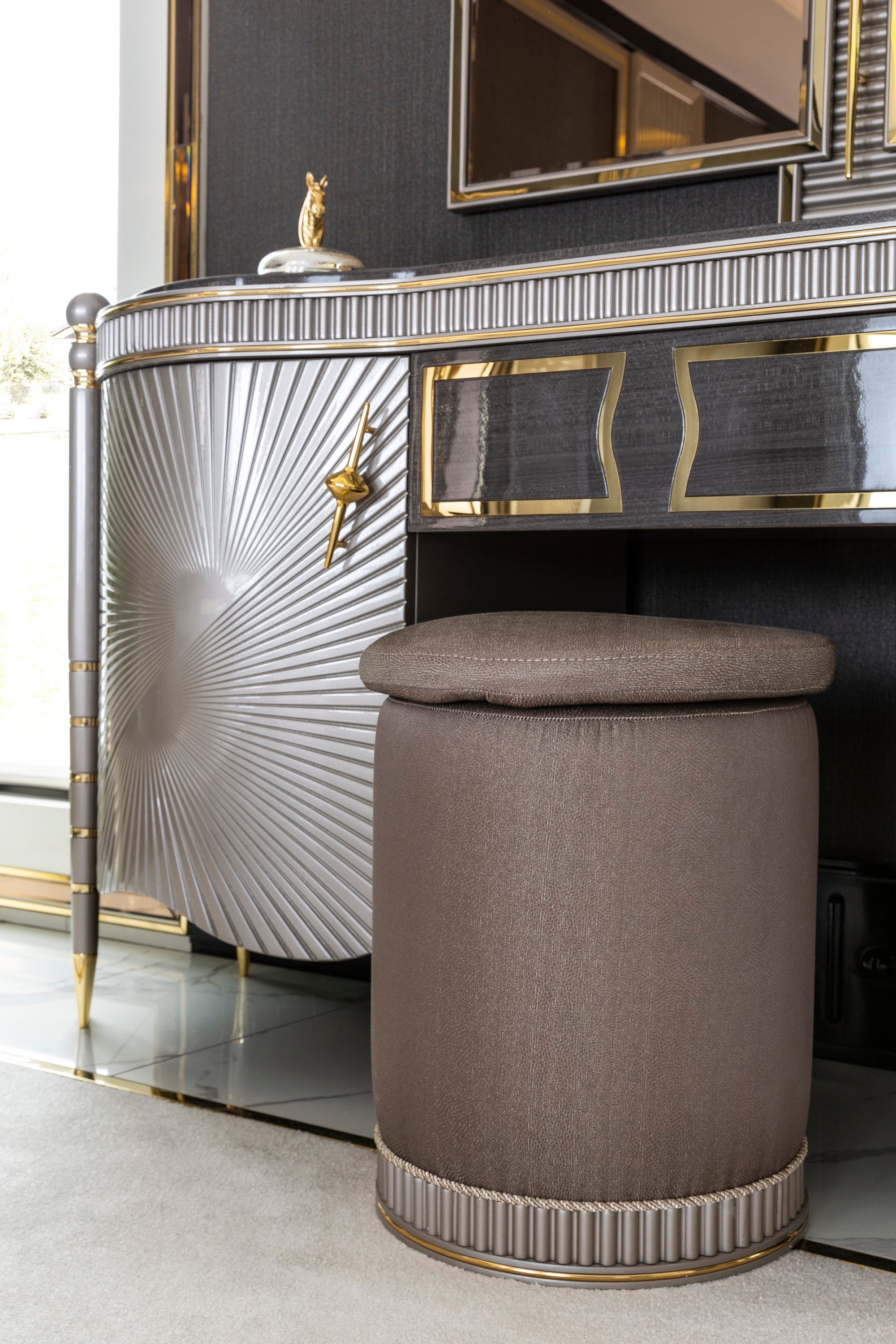 Bentley Bedroom (Queen Storage Bed With Headboard & Dresser With Mirror & Pouf & 2 Nightstand With Back Panel)