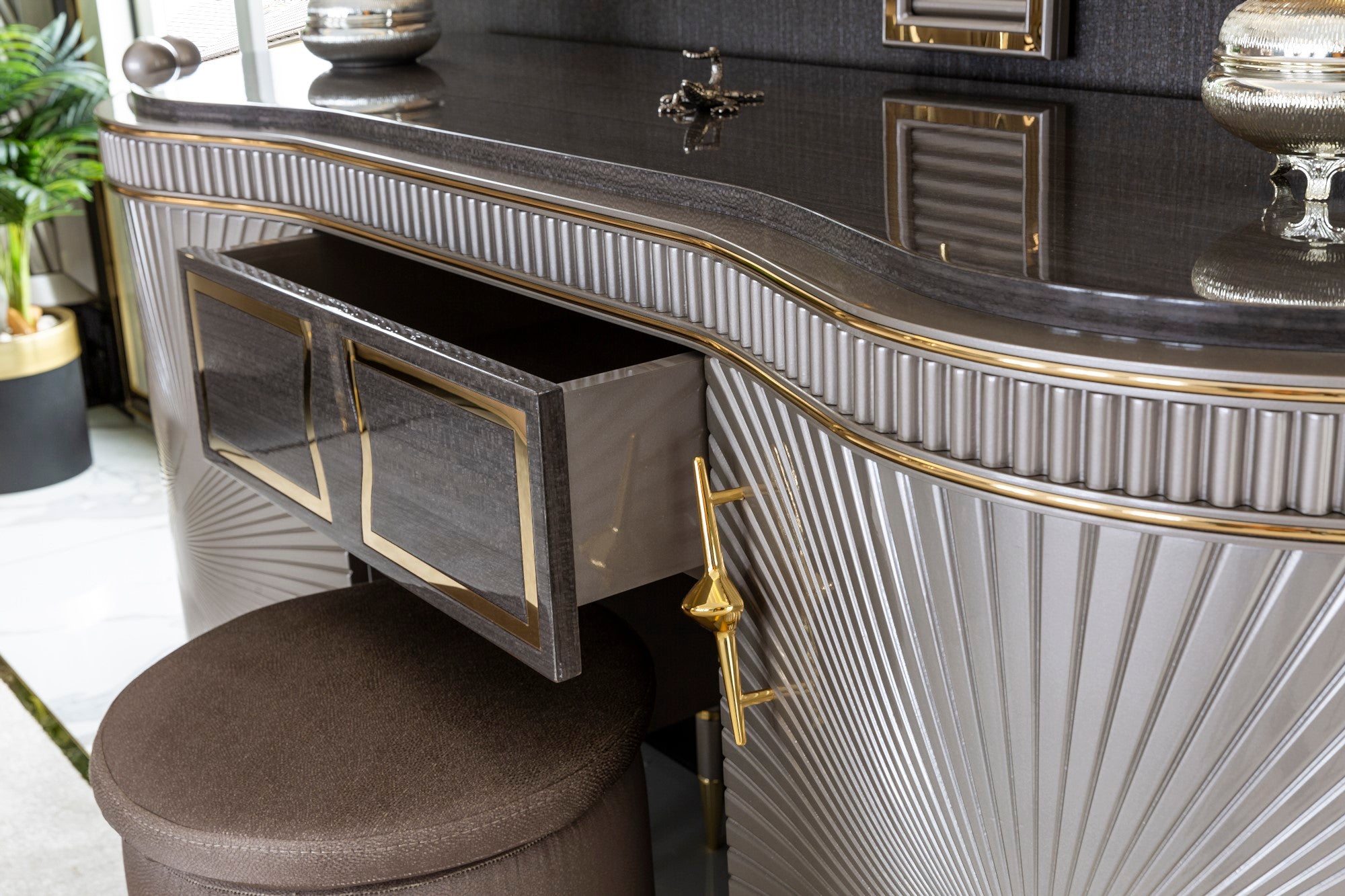 Bentley Bedroom (Queen Storage Bed With Headboard & Dresser With Mirror & Pouf & 2 Nightstand With Back Panel)