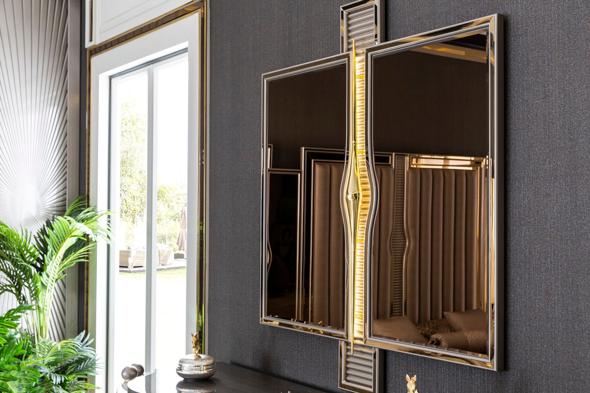 Bentley Bedroom (Queen Storage Bed With Headboard & Dresser With Mirror & Pouf & 2 Nightstand With Back Panel)