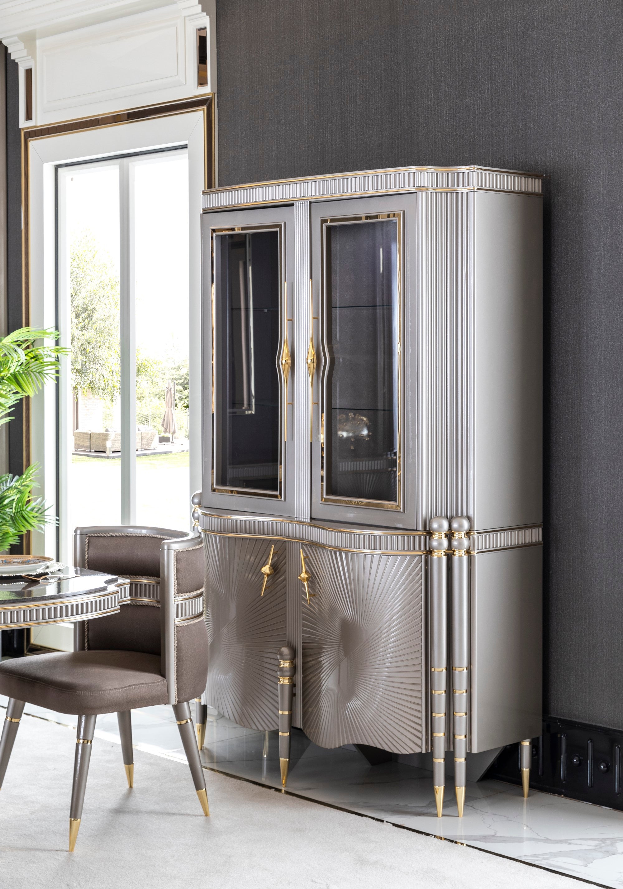 Bentley Diningroom Set (Table & 6 Chair & Console With Mirror)