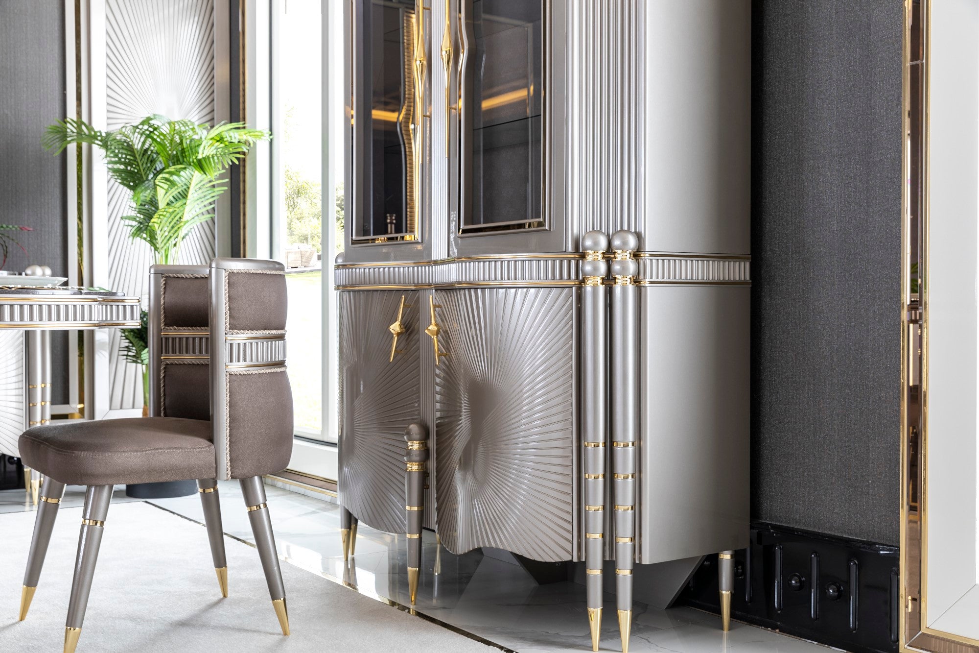 Bentley Diningroom Set (Table & 6 Chair & Console With Mirror)