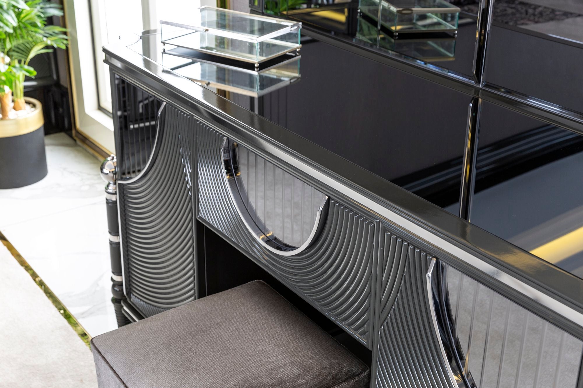 Prada Bedroom (Queen Storage Bed With Headboard & Dresser With Mirror & Pouf & 2 Nightstand With Back Panel & Bench)