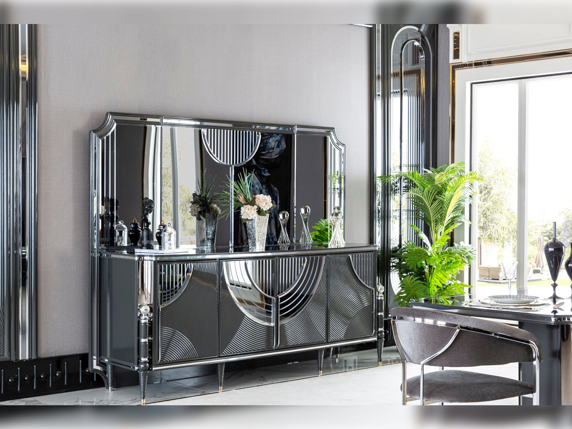 Prada Diningroom Consol With Mirror