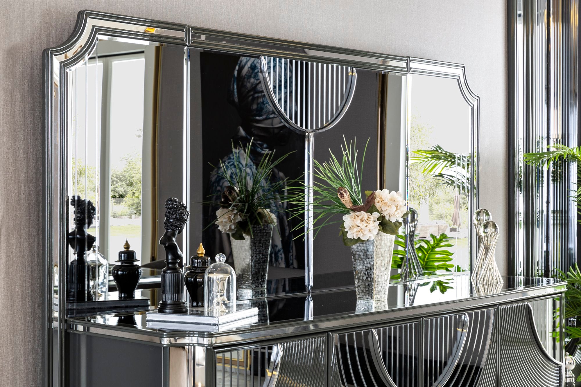 Prada Diningroom Set (Table & 6 Chair & Console With Mirror)