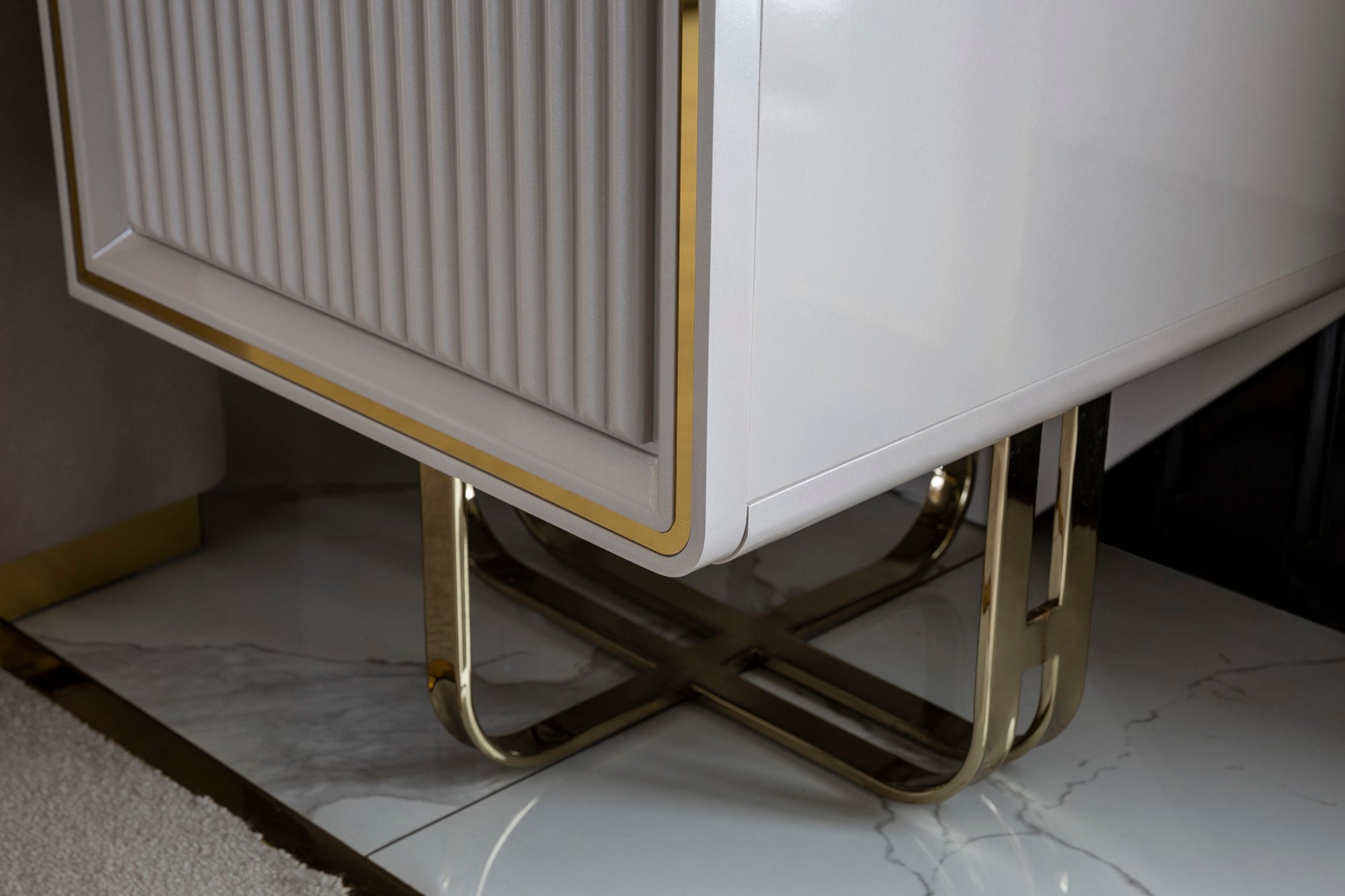 Barcelona Bedroom (Queen Storage Bed With Headboard & Dresser With Mirror & Pouf & 2 Nightstand With Back Panel & Bench)