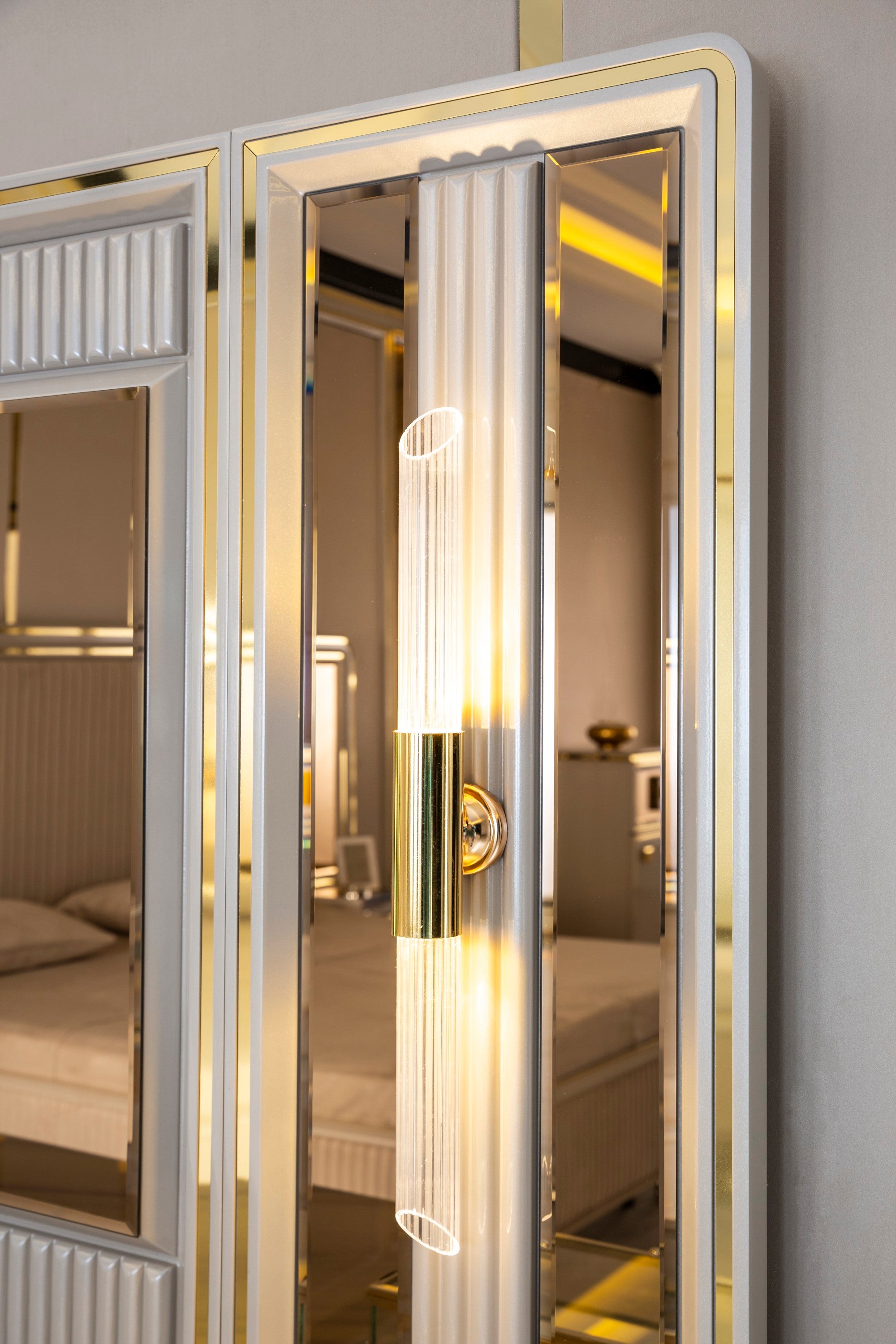 Barcelona Bedroom (Queen Storage Bed With Headboard & Dresser With Mirror & Pouf & 2 Nightstand With Back Panel & Bench)