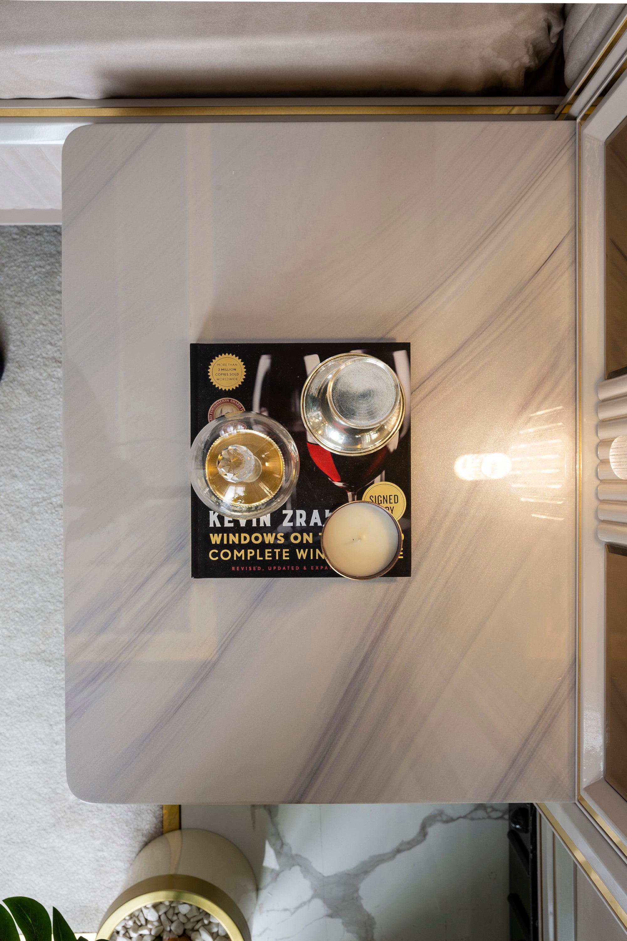 Barcelona Bedroom (Queen Storage Bed With Headboard & Dresser With Mirror & Pouf & 2 Nightstand With Back Panel & Bench)