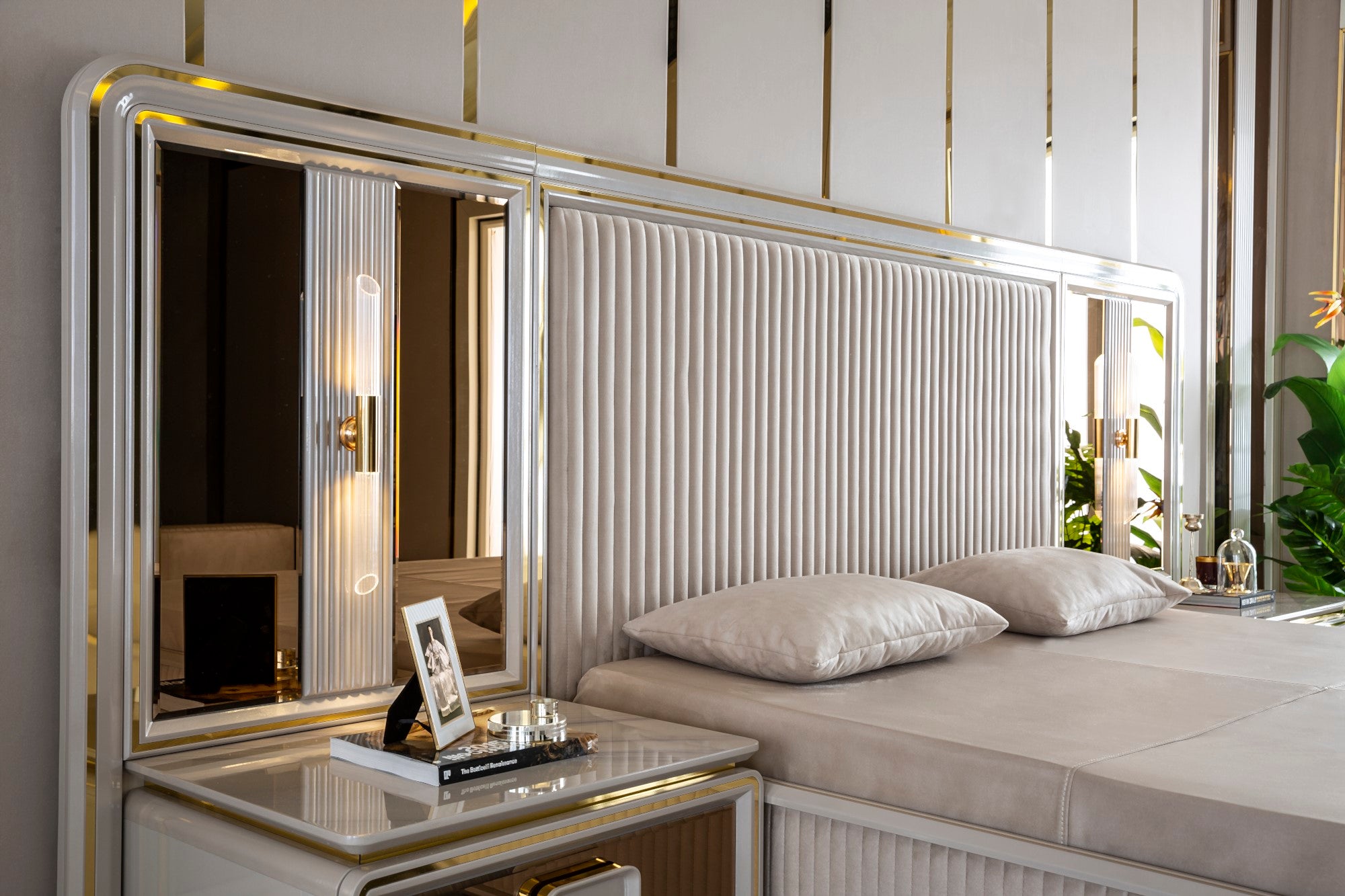 Barcelona Bedroom (Queen Storage Bed With Headboard & Dresser With Mirror & Pouf & 2 Nightstand With Back Panel & Bench)