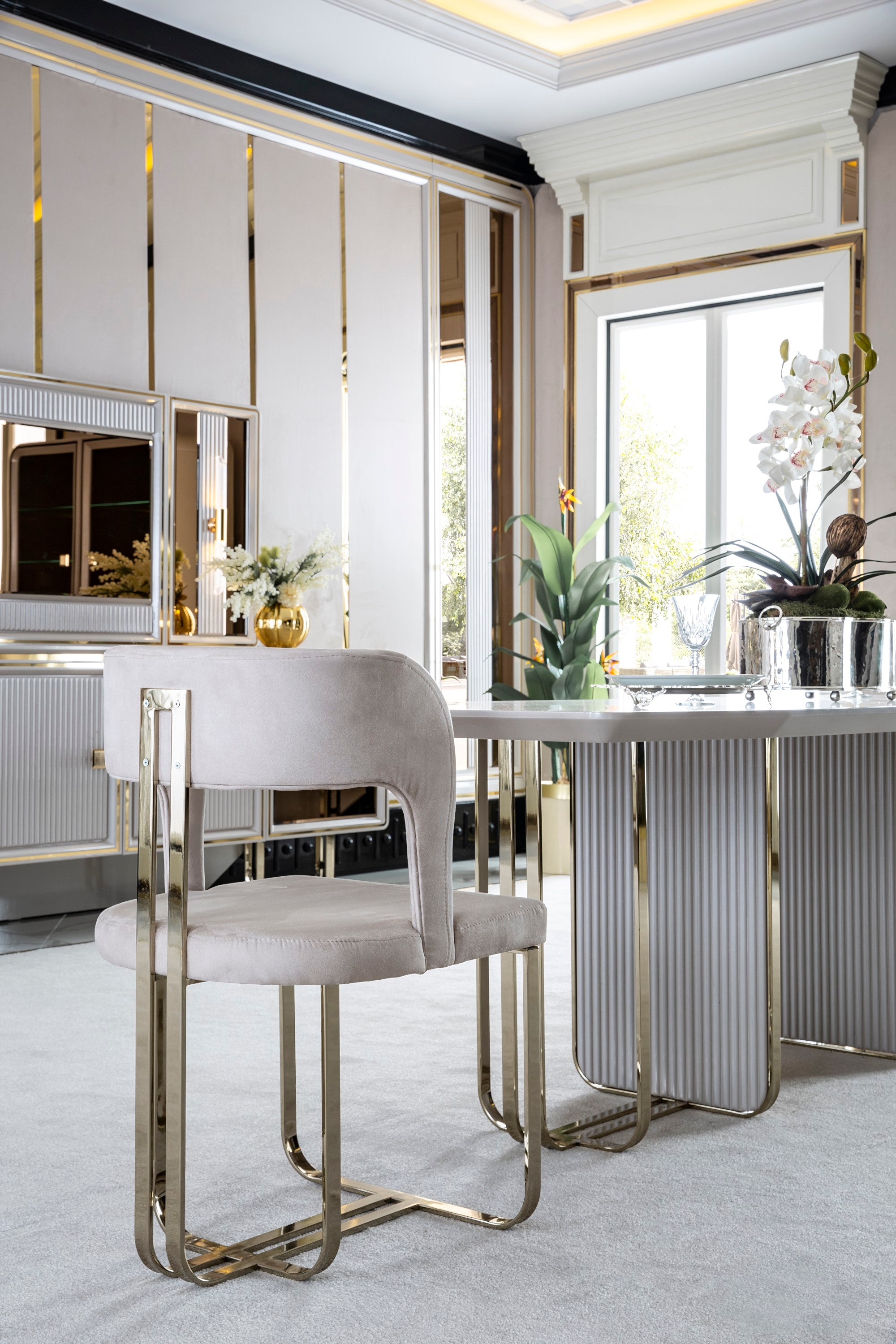 Barcelona Diningroom Set (Table & 6 Chair & Console With Mirror)