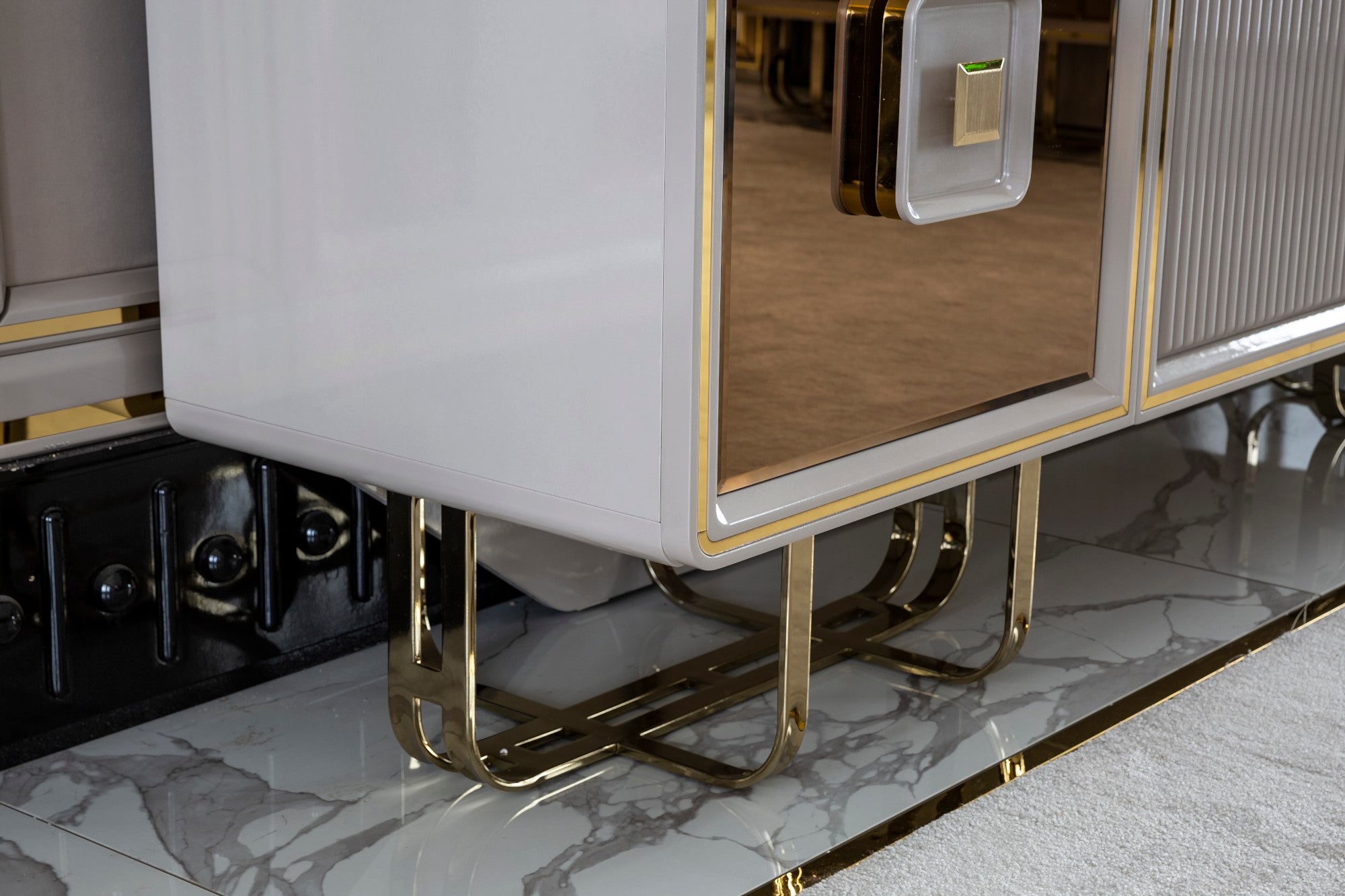 Barcelona Diningroom Set (Table & 6 Chair & Console With Mirror)