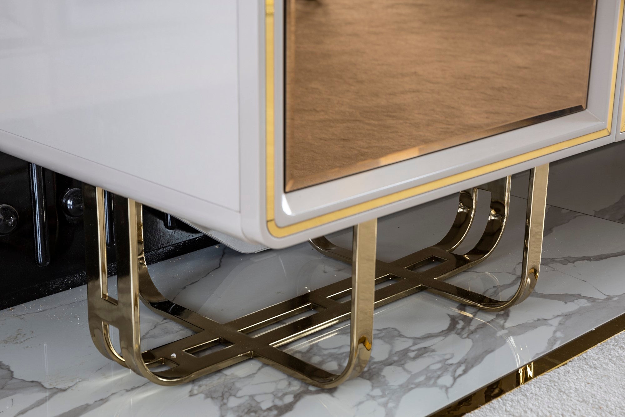 Barcelona Diningroom Set (Table & 6 Chair & Console With Mirror)