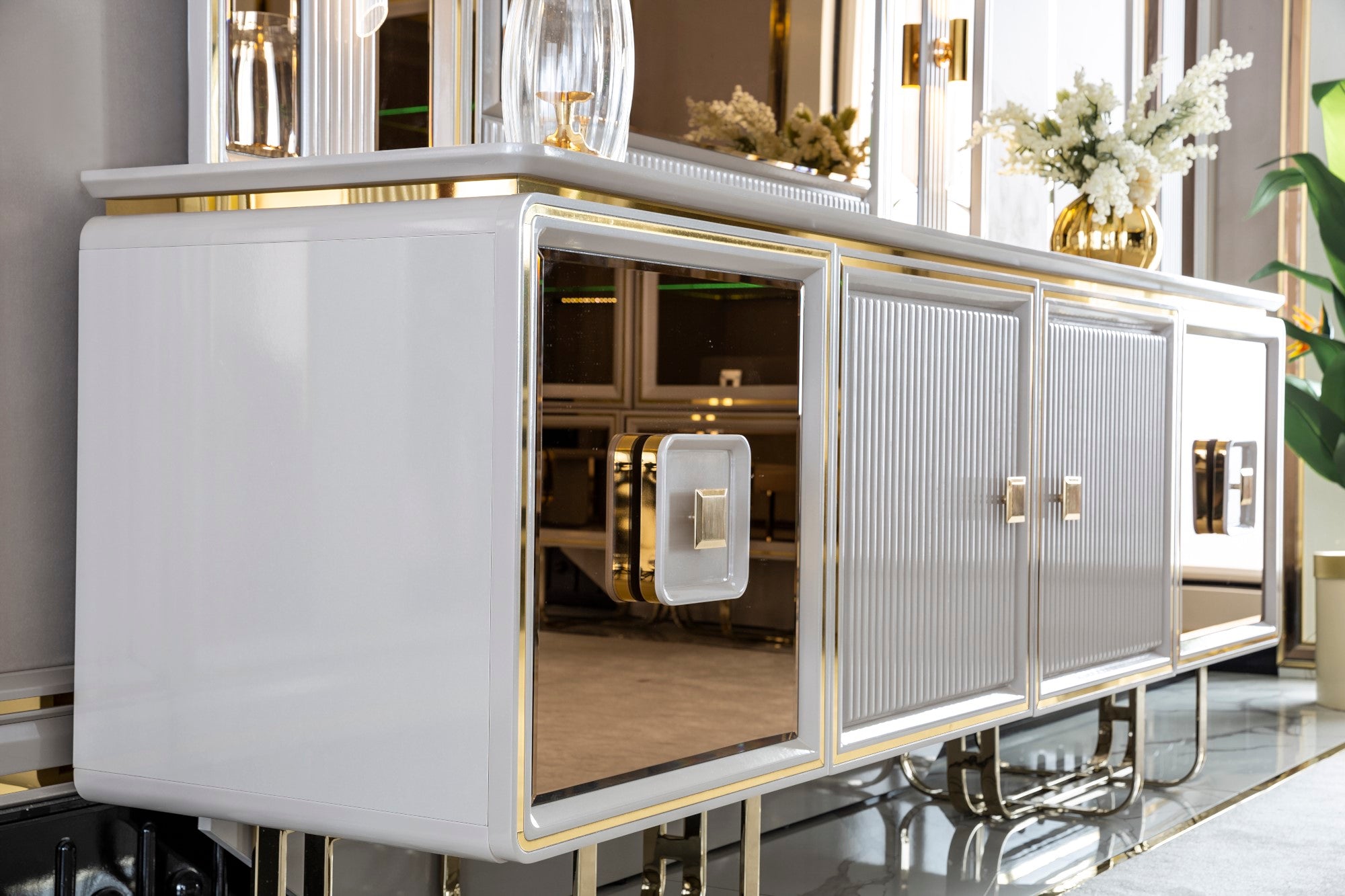 Barcelona Diningroom Set (Table & 6 Chair & Console With Mirror)