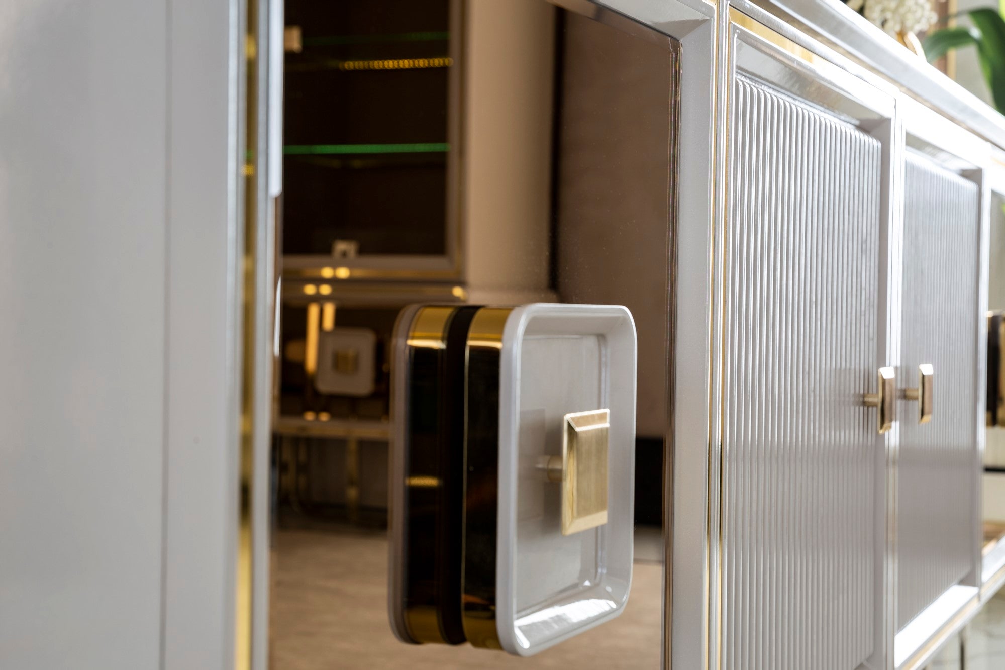 Barcelona Diningroom Set (Table & 6 Chair & Console With Mirror)