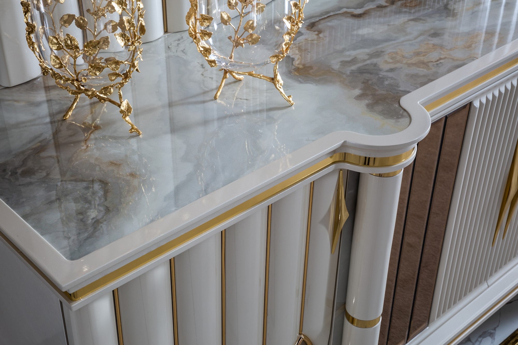 Diamond Diningroom Set (Table & 6 Chair & Console With Mirror)
