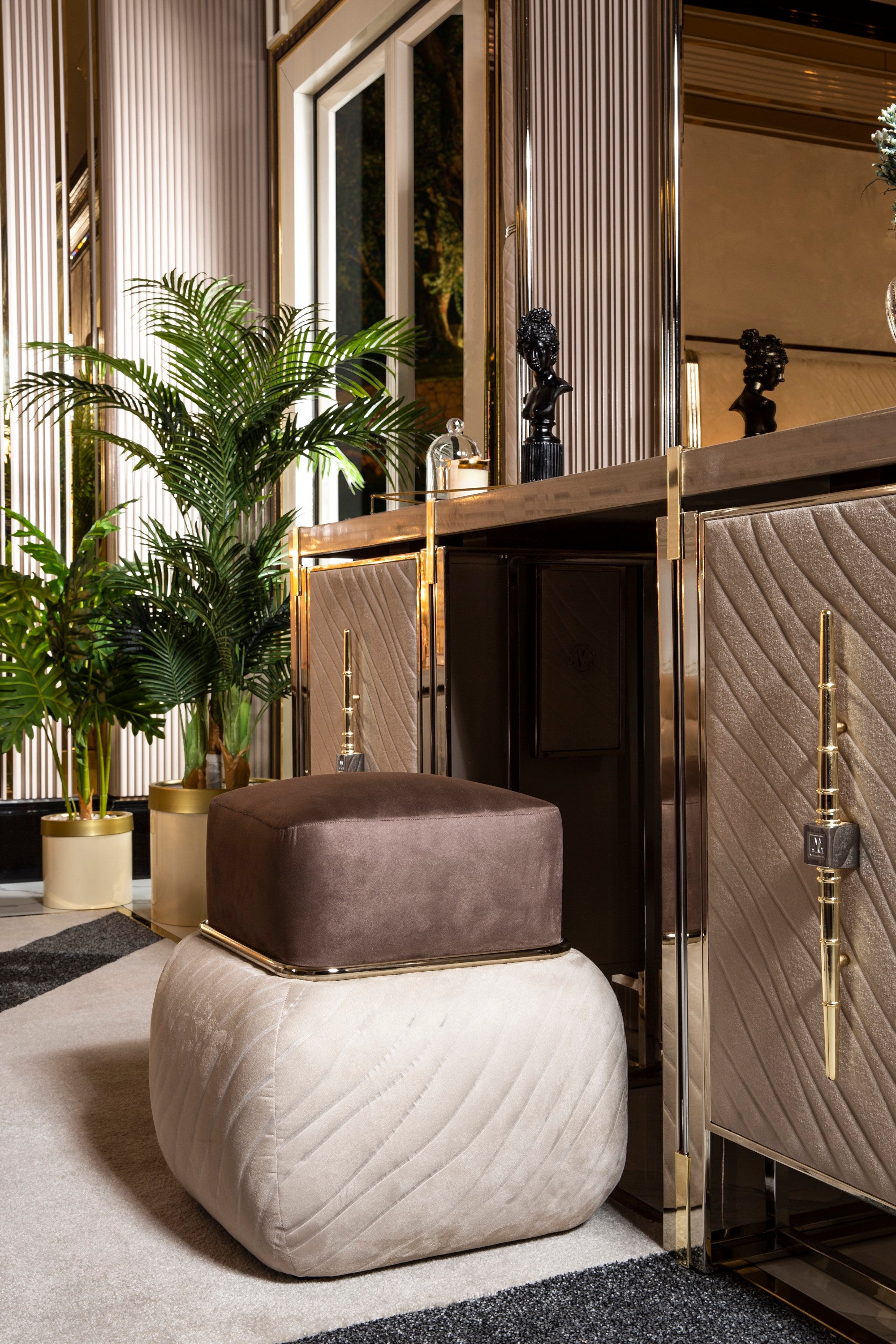 Vegas Bedroom (Queen Storage Bed With Headboard & Dresser With Mirror & Pouf & 2 Nightstand With Back Panel & Bench)