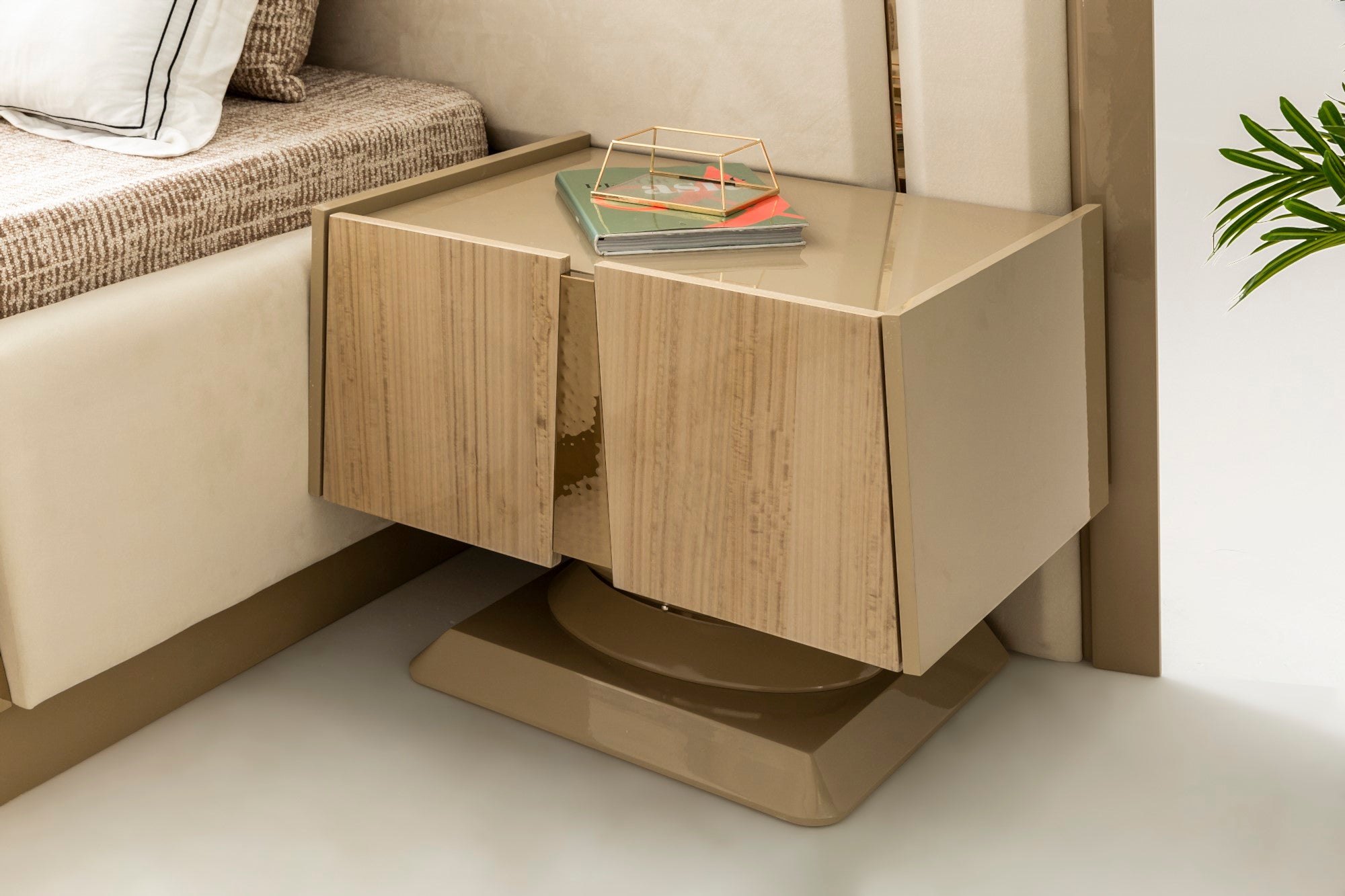 Keops Bedroom (Queen Storage Bed With Headboard & Dresser With Mirror & Pouf & 2 Nightstand With Back Panel & Bench)