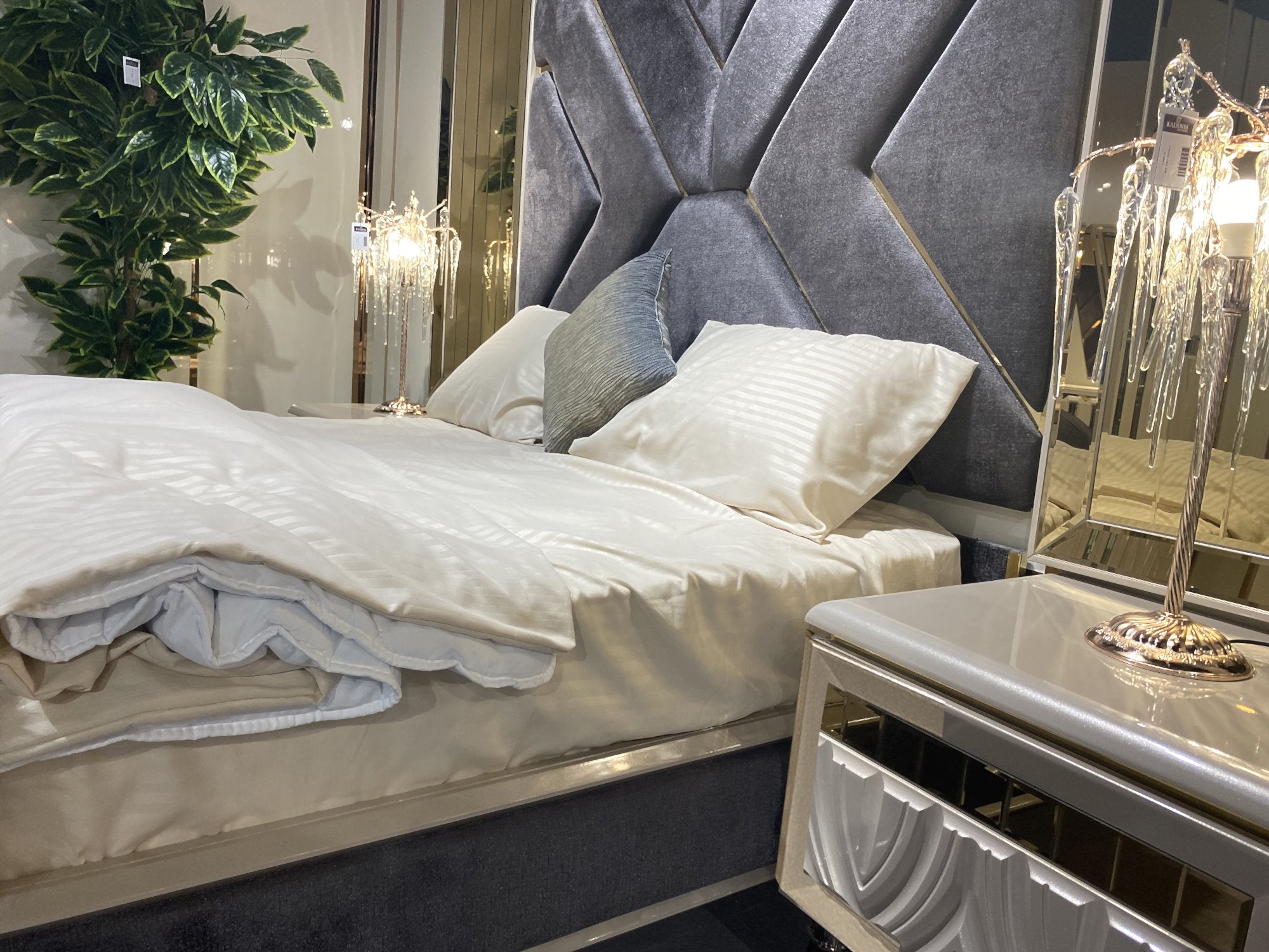 Berlin Bedroom (Queen Sotrage Bed With Headboard & Dresser With Mirror & 2 Nightstand With Back Panel)