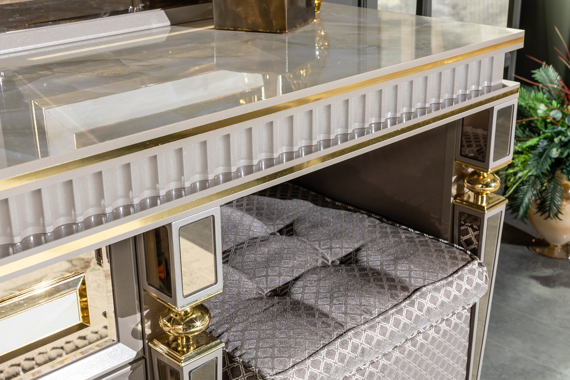 Istanbul Bedroom (Queen Storage Bed With Headboard & Dresser With Mirror & Pouf & 2 Nightstand With Back Panel & Bench)