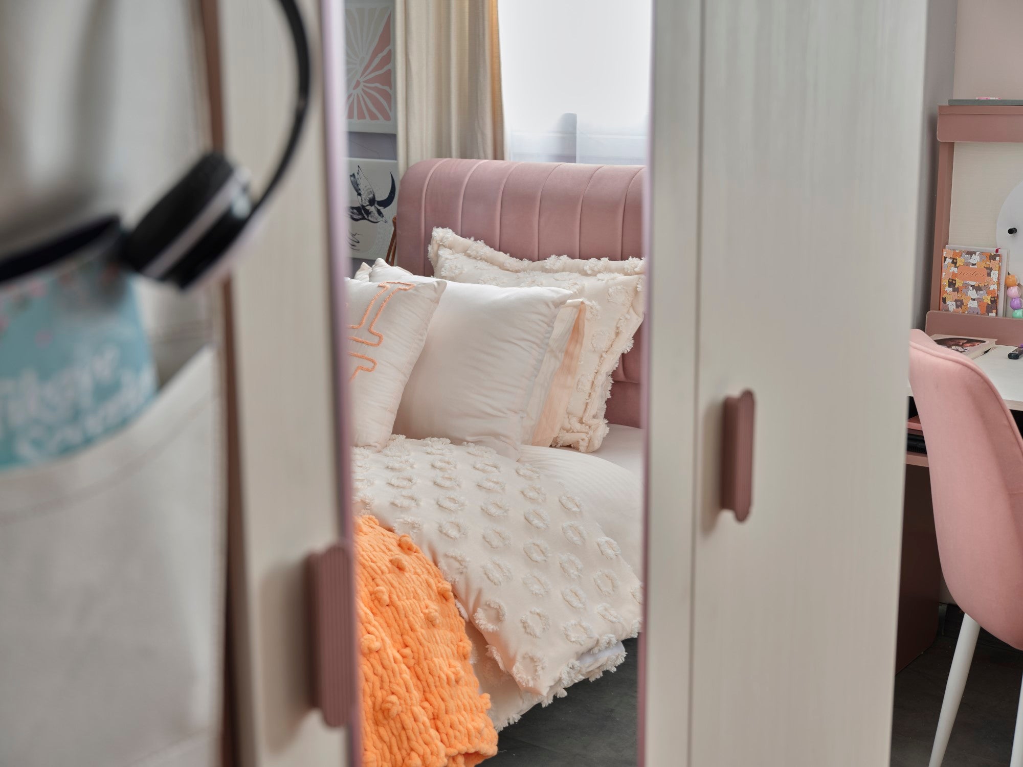 Linda Kids Room Set (Twin Bed & Study Desk & Nightstand)