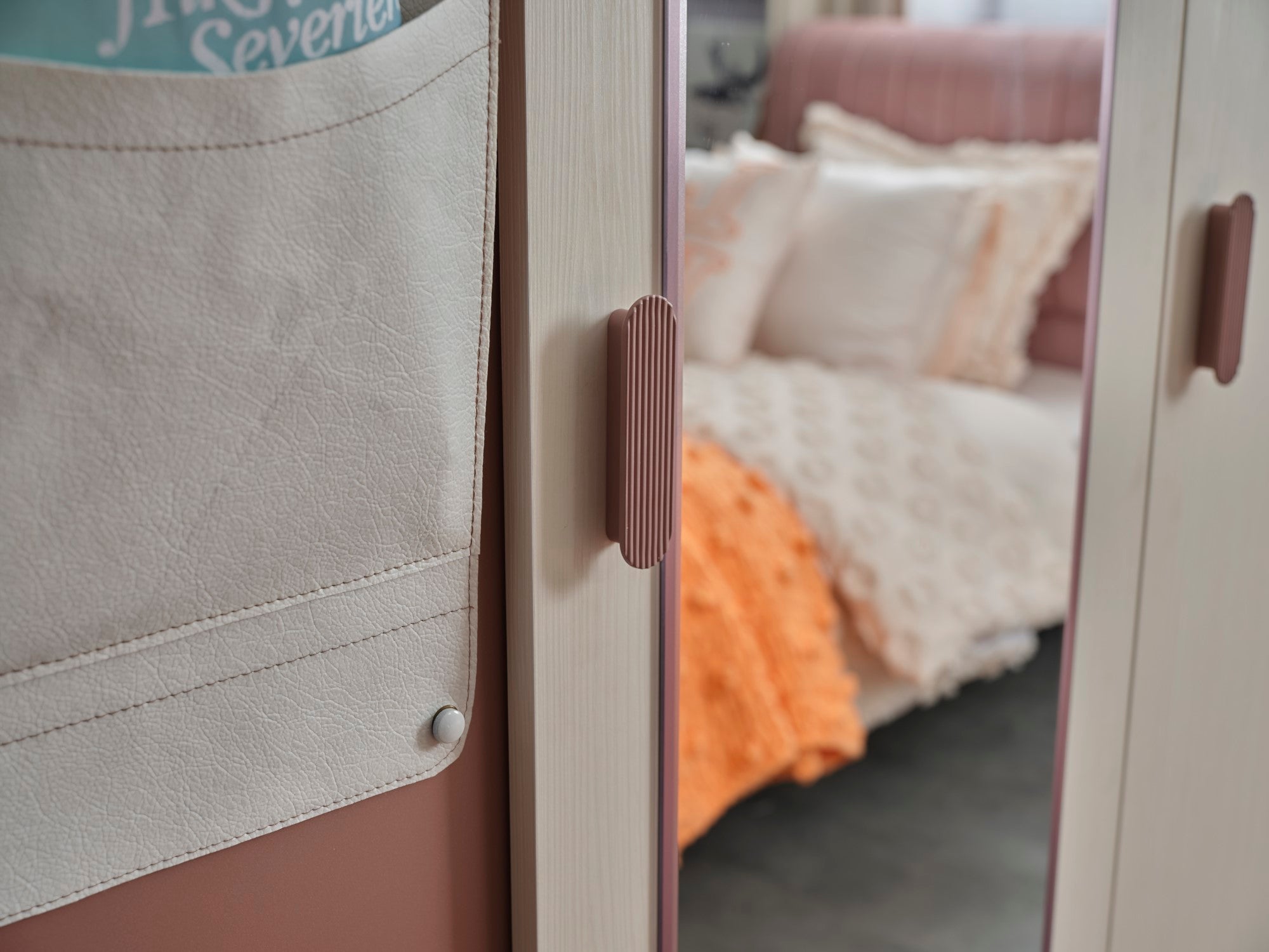 Linda Kids Room Set (Twin Bed & Study Desk & Nightstand)