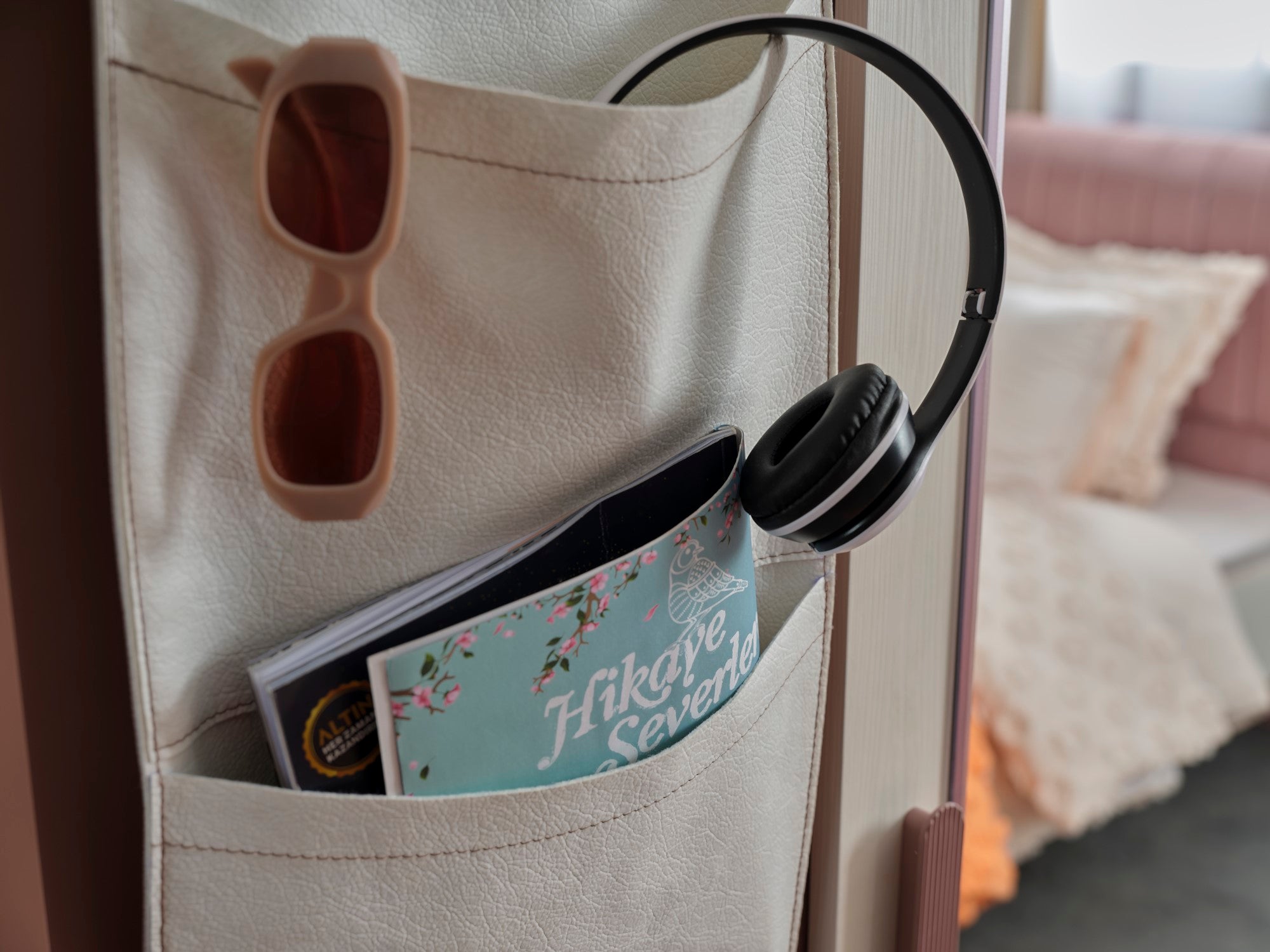 Linda Kids Room Set (Twin Bed & Study Desk & Nightstand)