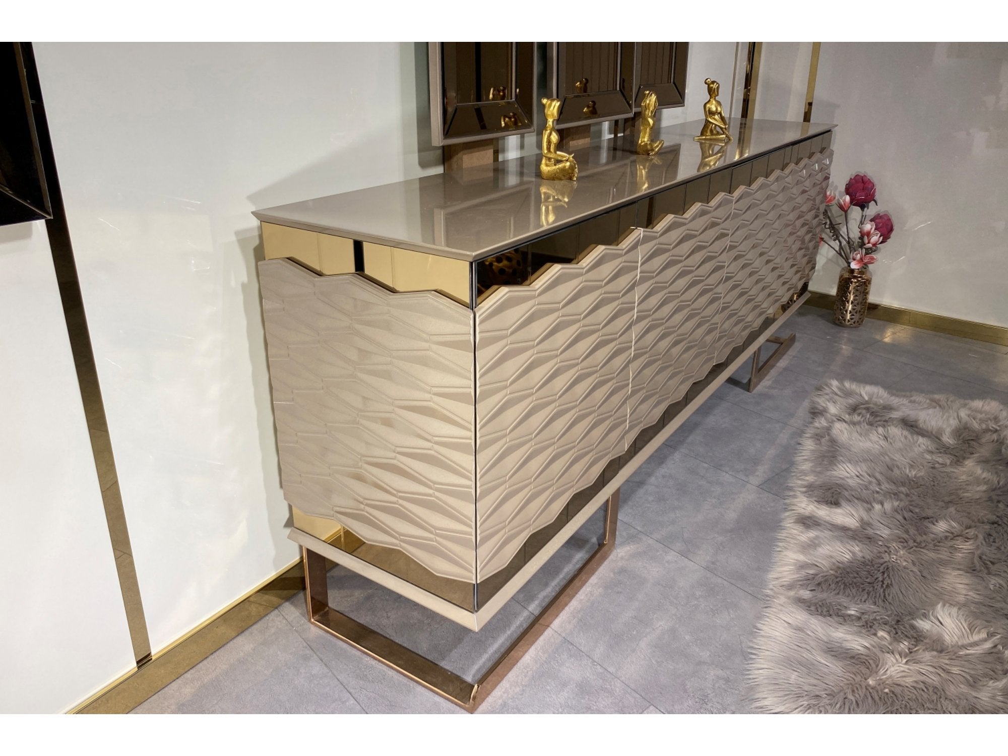 Lucas Diningroom Consol With Mirror