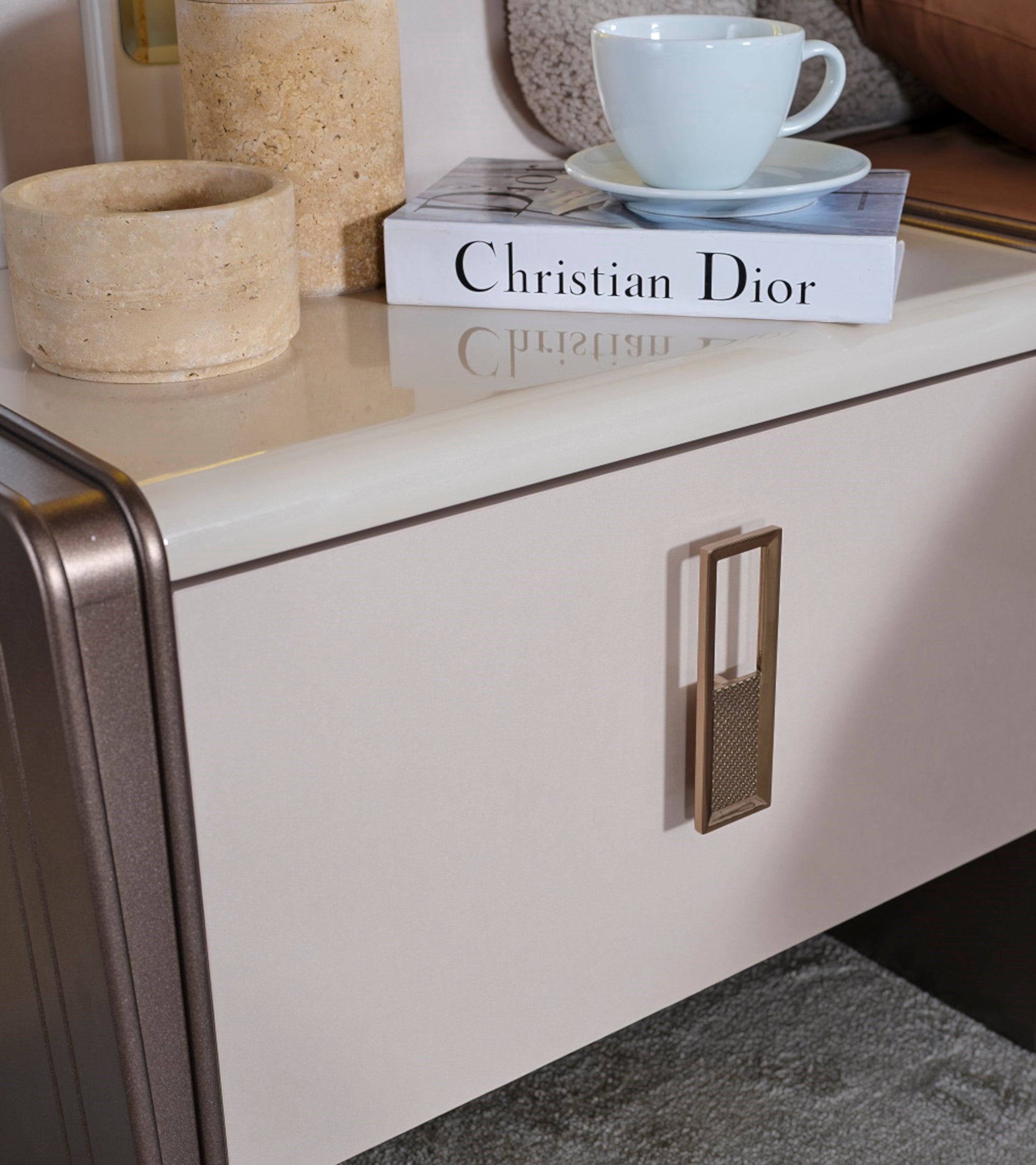 Nirvana Bedroom (Queen Bed & Dresser With Mirror & 2 Nightstand With Back )