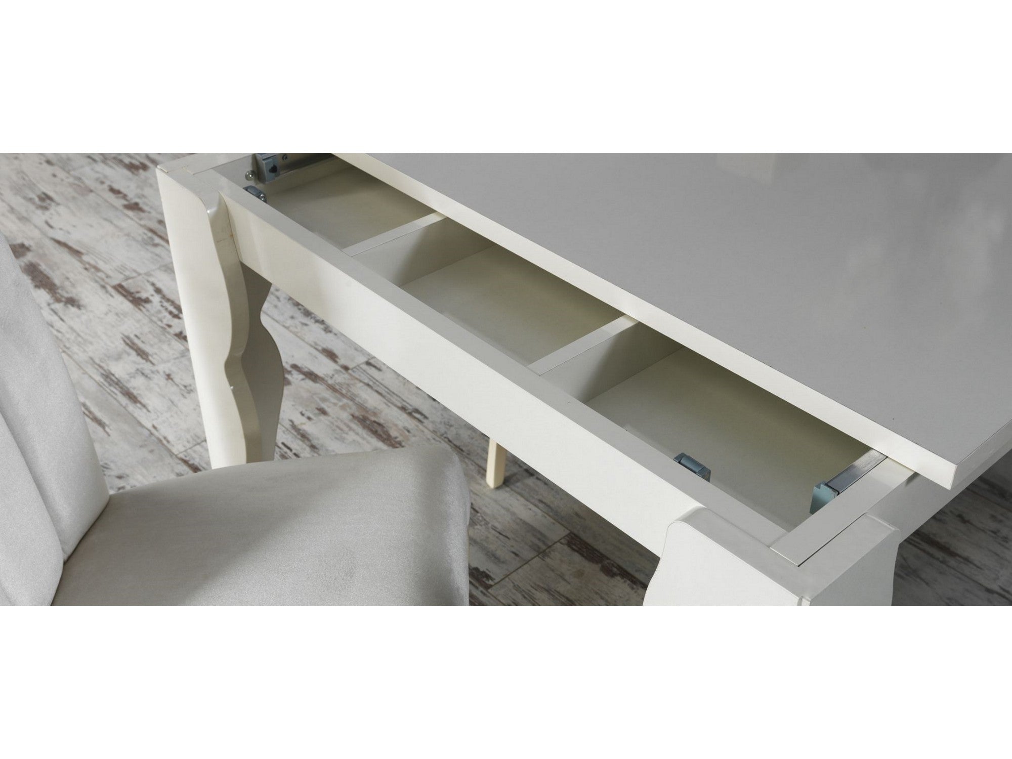 Zerafet Diningroom Table