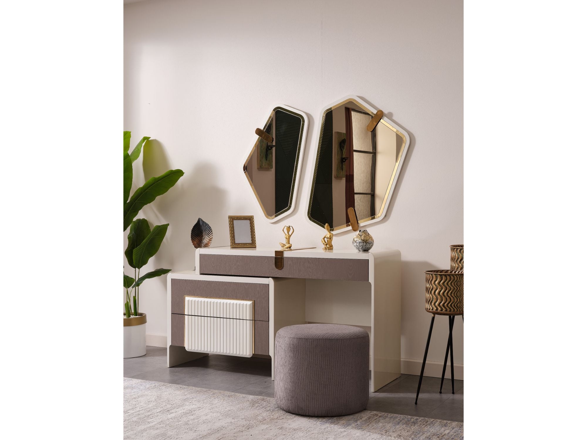 Zurich Bedroom (Queen Frame With Headboard & Dresser With Mirror & 2 Nightstand With Back )