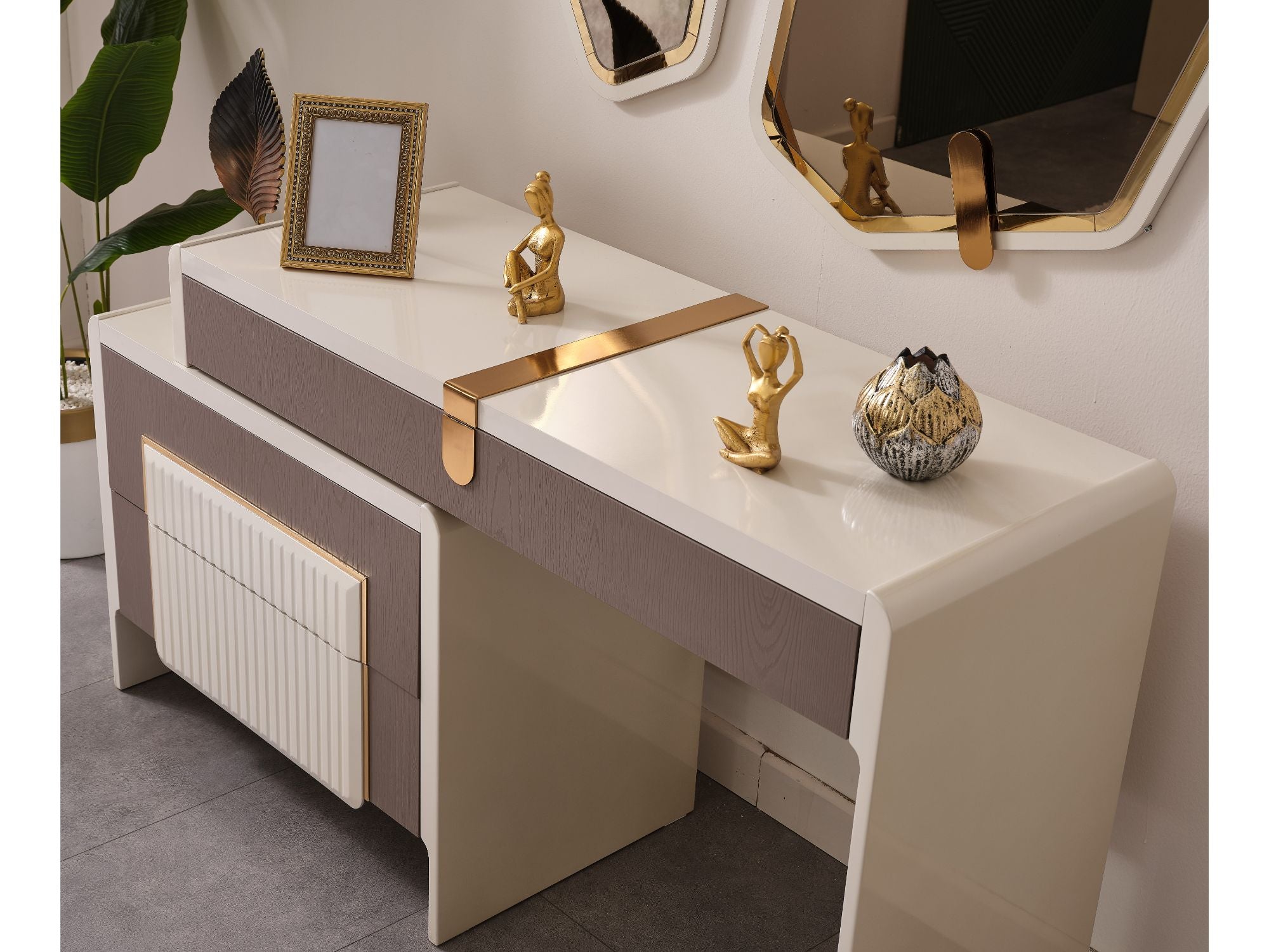 Zurich Bedroom (Queen Frame With Headboard & Dresser With Mirror & 2 Nightstand With Back )