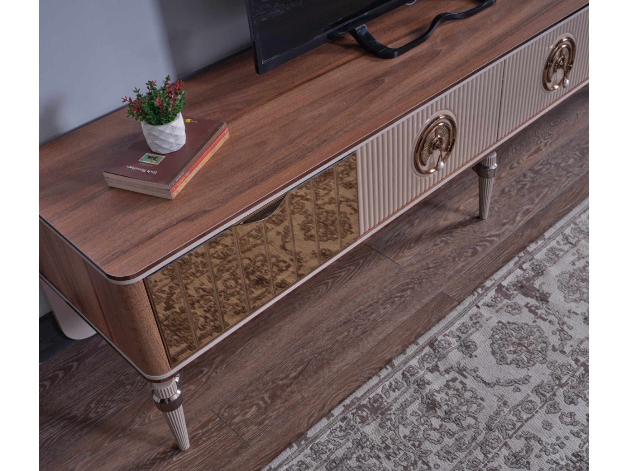 Akik Tv Stand