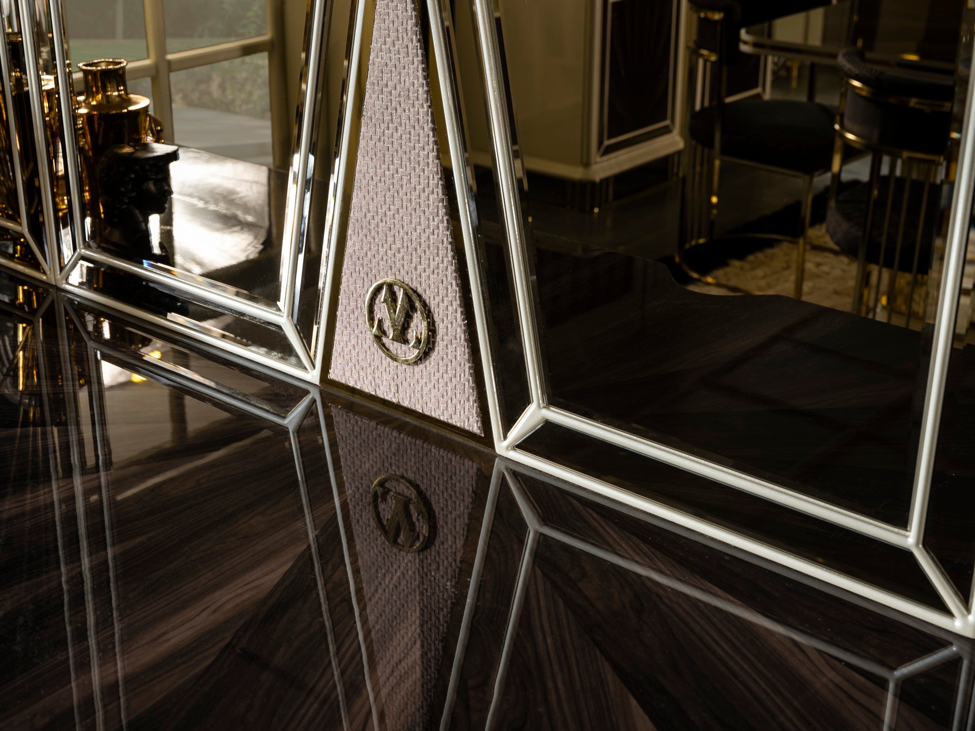 Bugatti Diningroom Set (Table & 6 Chair & Console With Mirror)