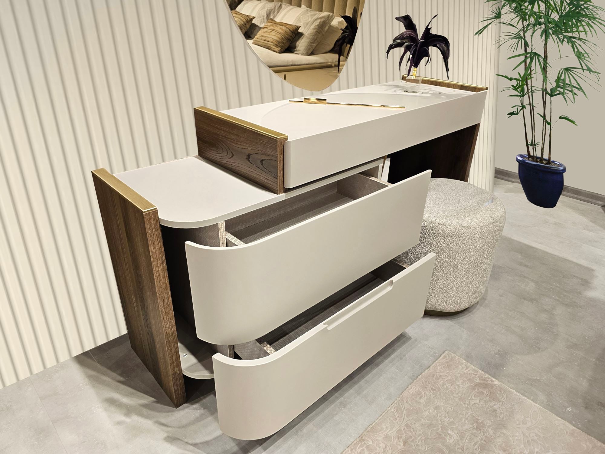 Urgup Bedroom (Queen Storage Bed With Headboard & Dresser With Mirror & 2 Nightstand)