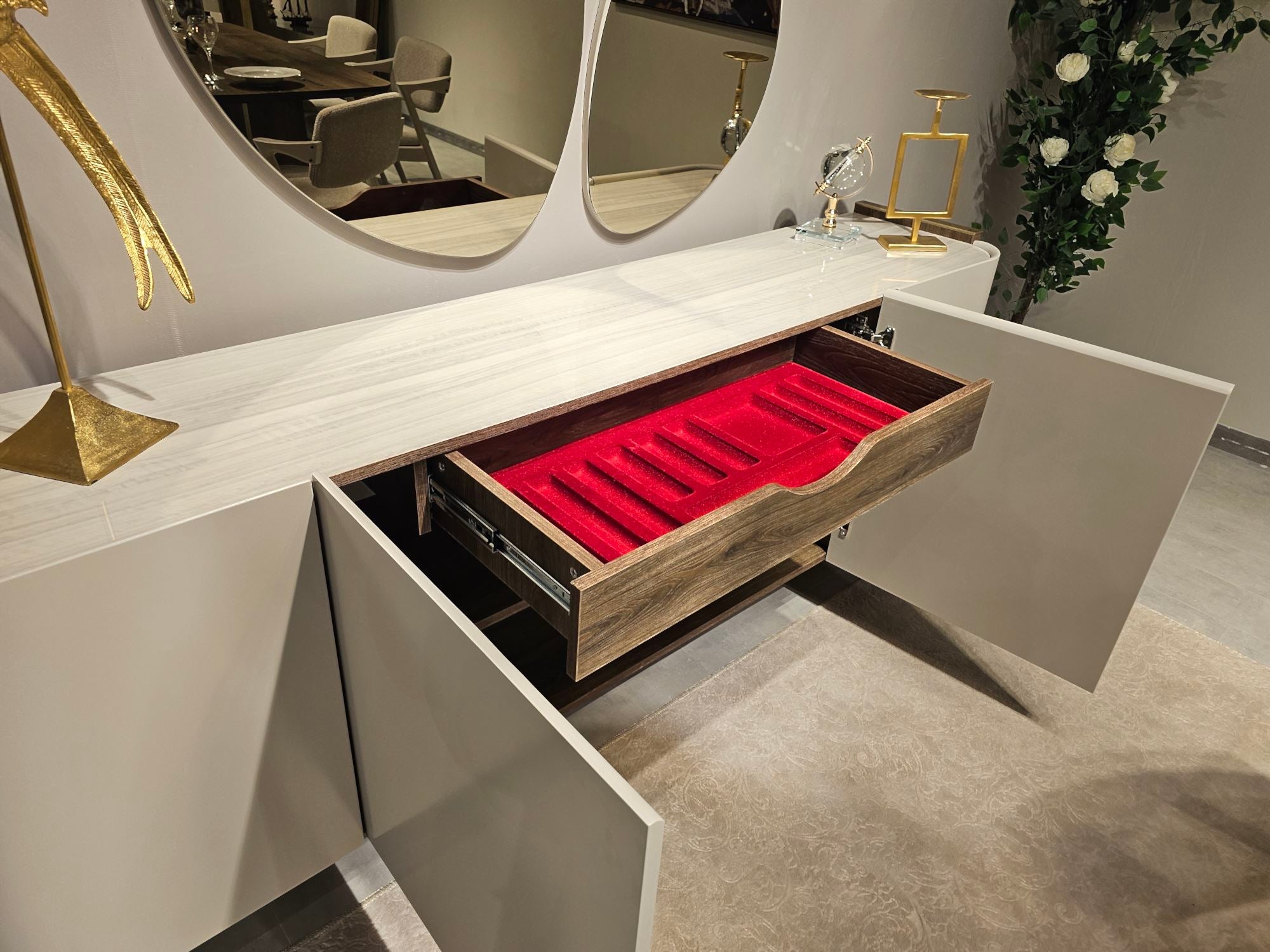 Urgup Diningroom Consol With Mirror