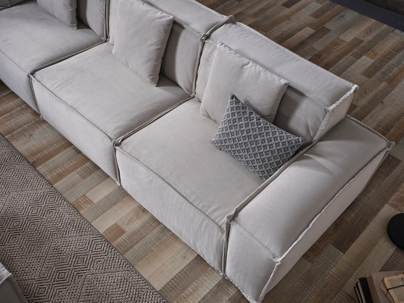 Padova Sectional With Ottoman Cream
