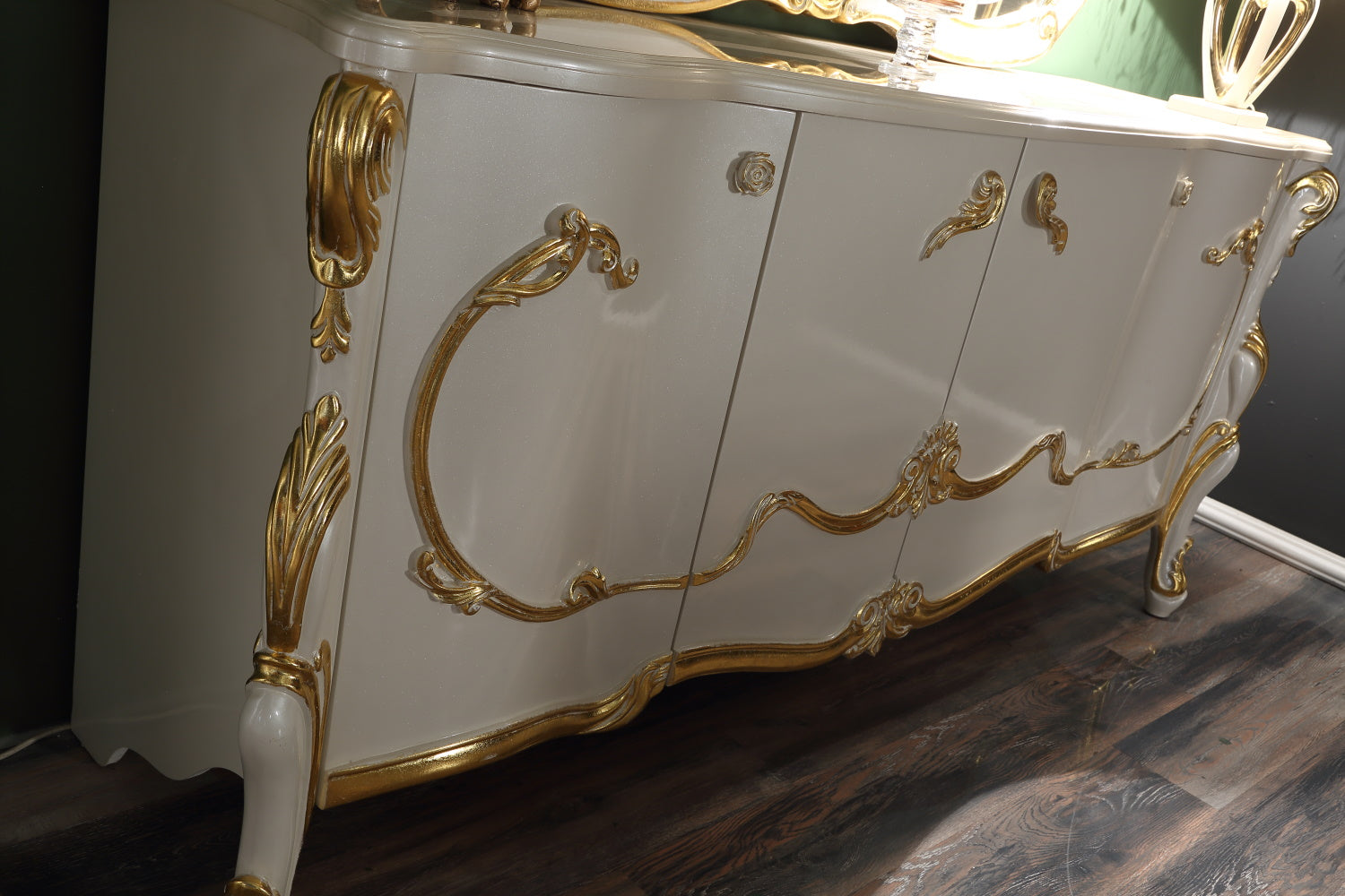 Hunkar Diningroom Consol With Mirror