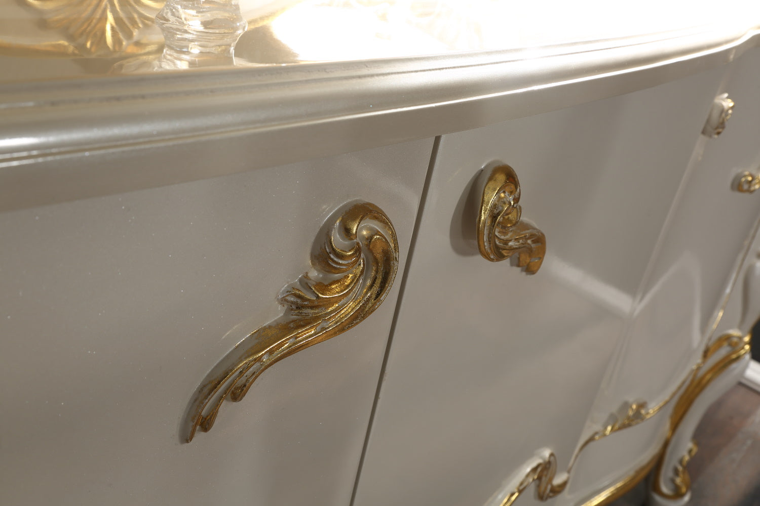 Hunkar Diningroom Consol With Mirror