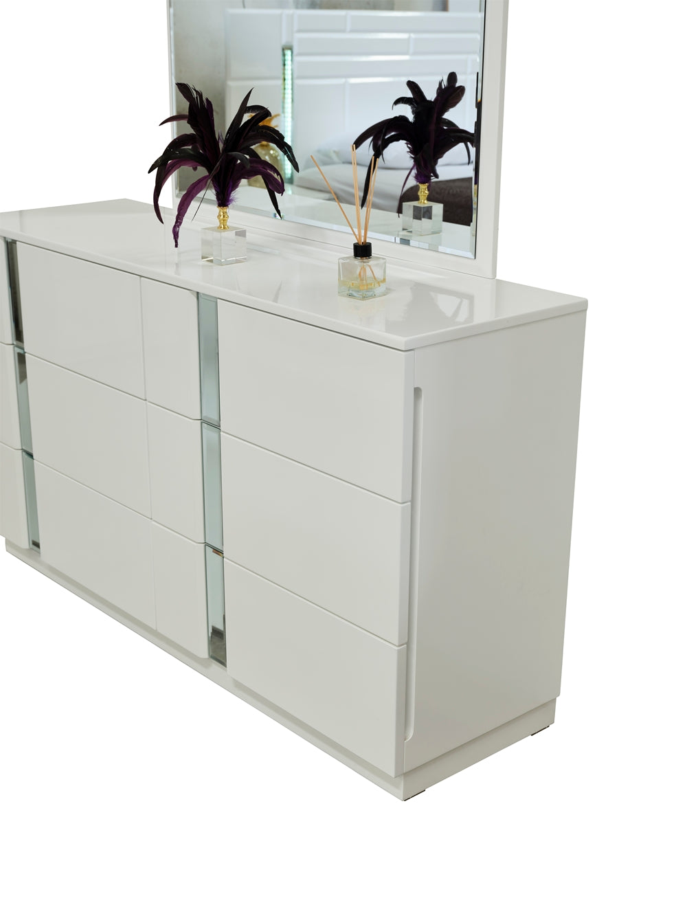 Sienna Bedroom (Queen Frame With Headboard & Dresser With Mirror & 2 Nightstand & Chest)