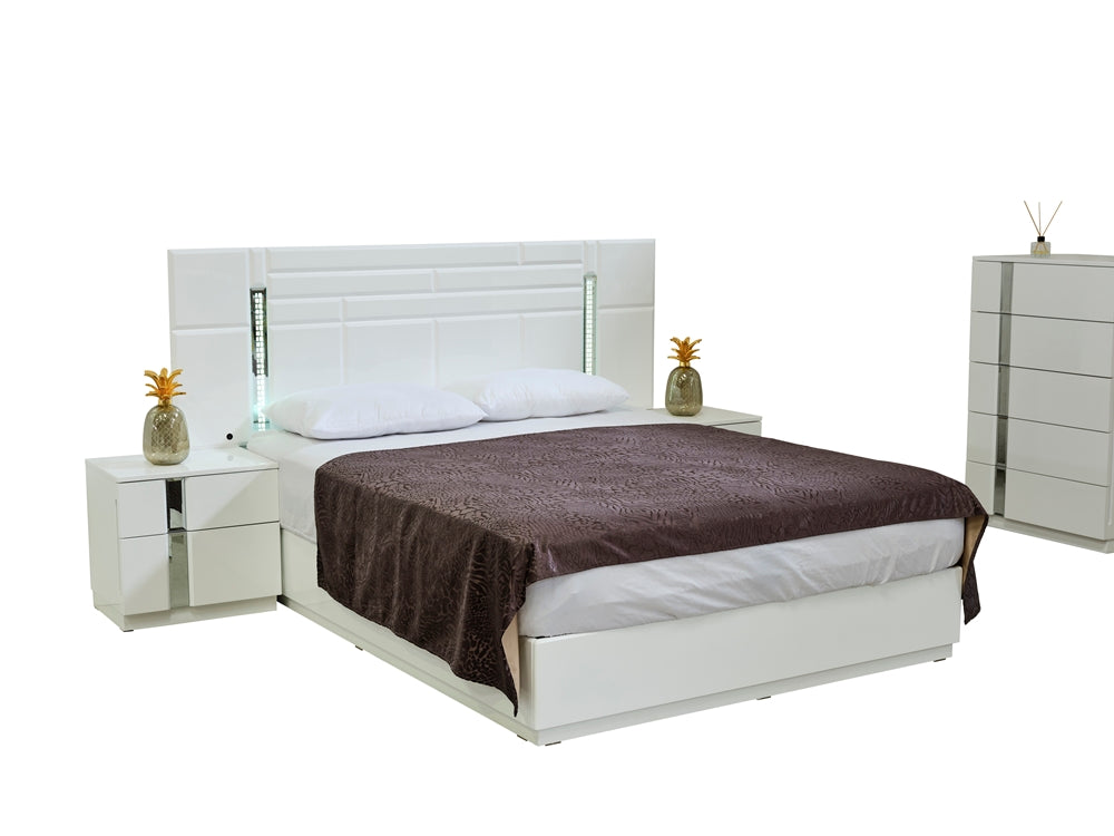 Sienna Bedroom (Queen Frame With Headboard & Dresser With Mirror & 2 Nightstand & Chest)