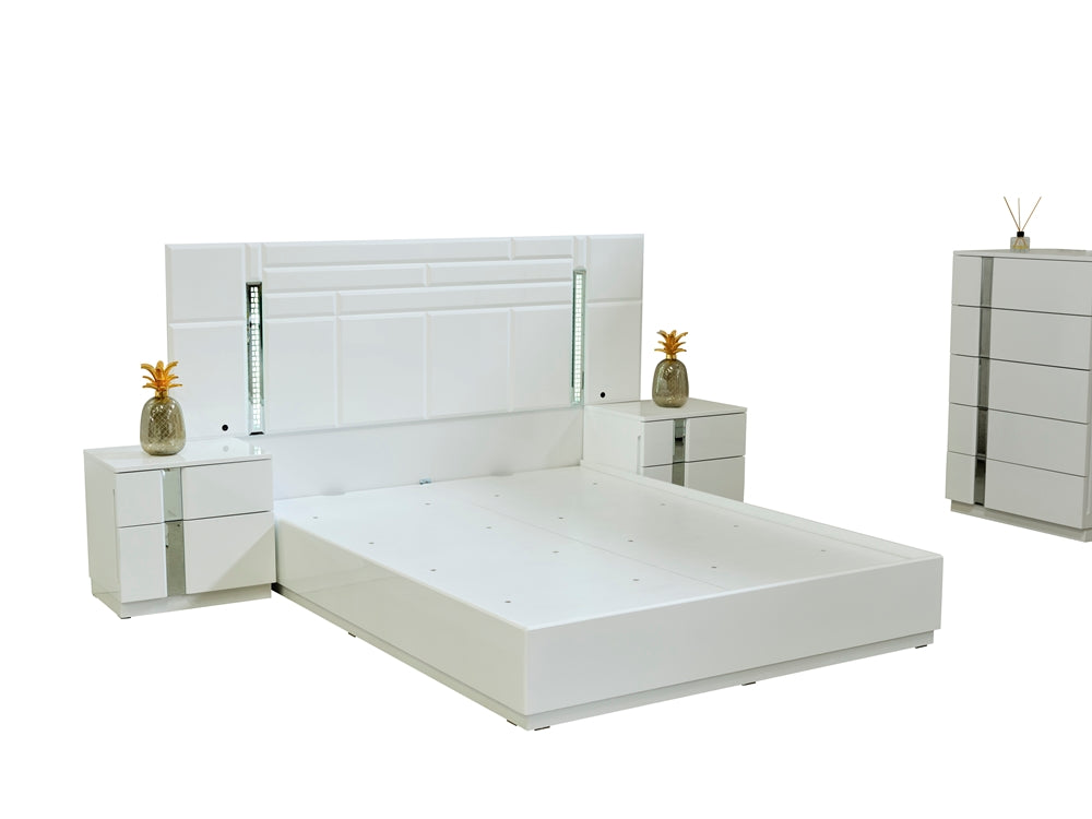 Sienna Bedroom (Queen Frame With Headboard & Dresser With Mirror & 2 Nightstand & Chest)