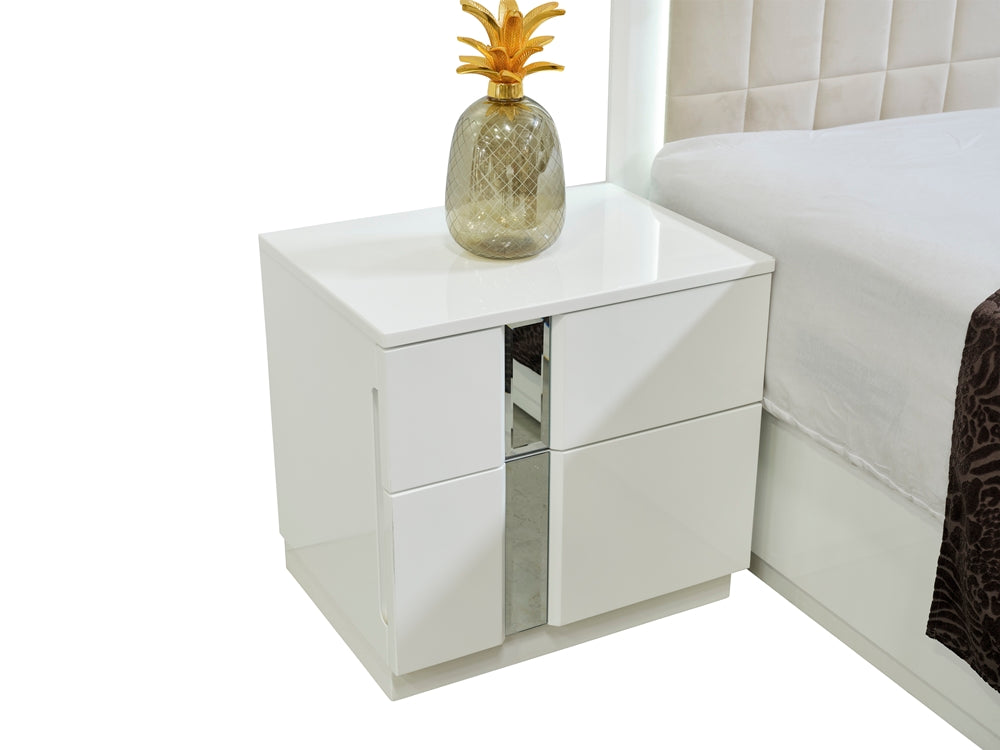 Sienna Bedroom (Queen Frame With Headboard & Dresser With Mirror & 2 Nightstand & Chest)