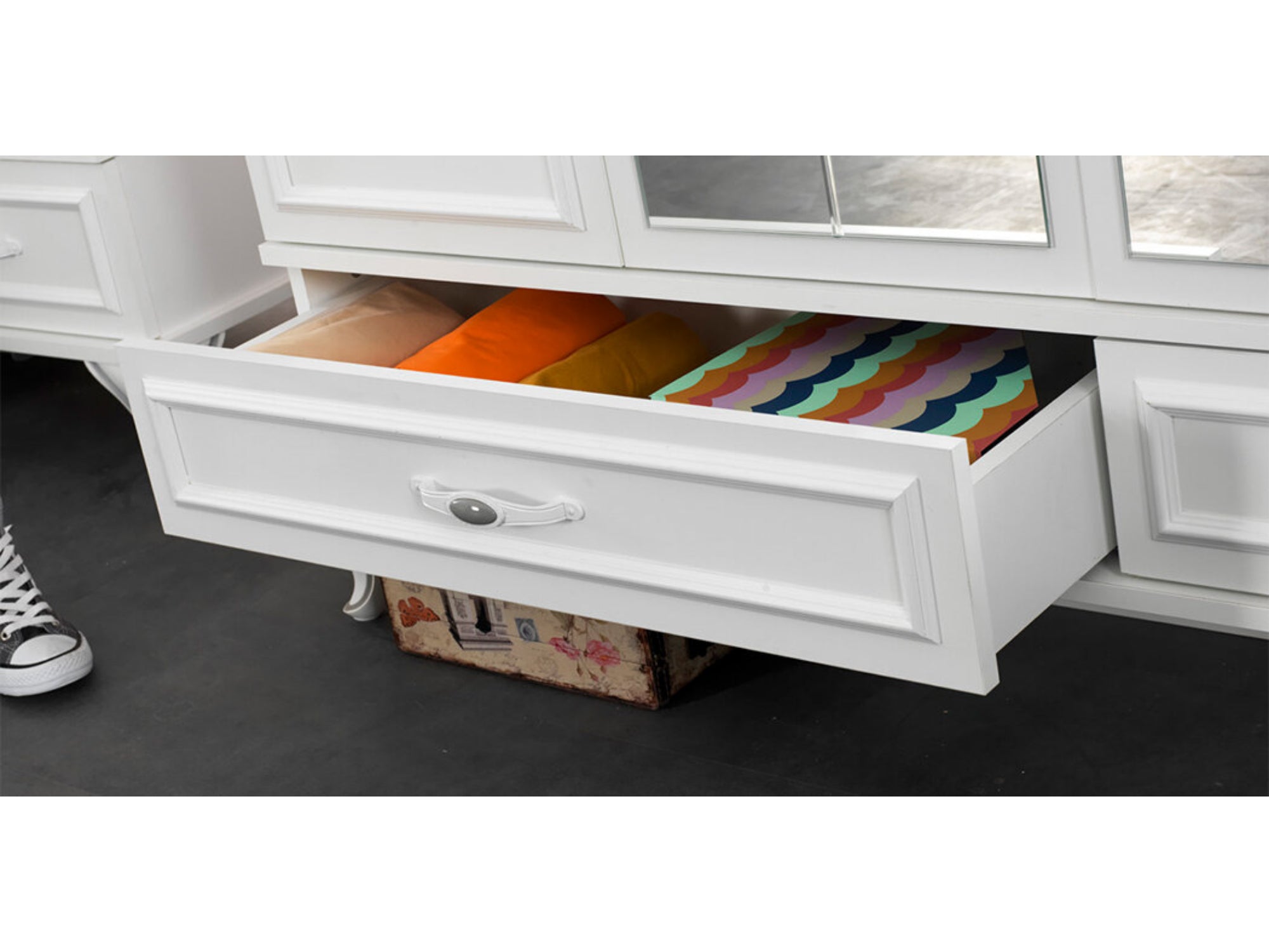 Angle Kids Room Set (Twin Bed & Study Desk & Nightstand)