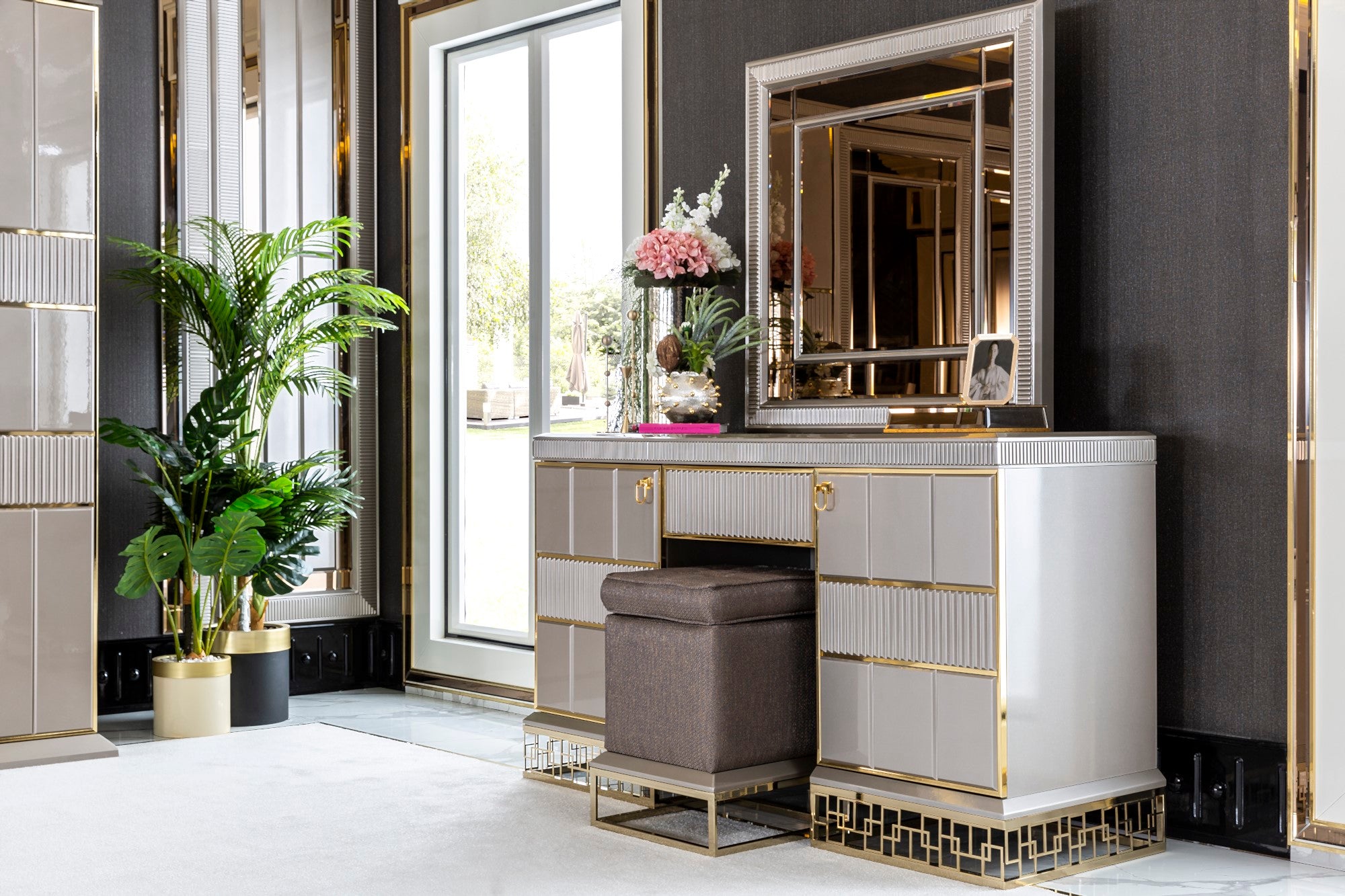 Versace Bedroom (Queen Storage Bed With Headboard & Dresser With Mirror & Pouf & 2 Nightstand With Back Panel & Bench)