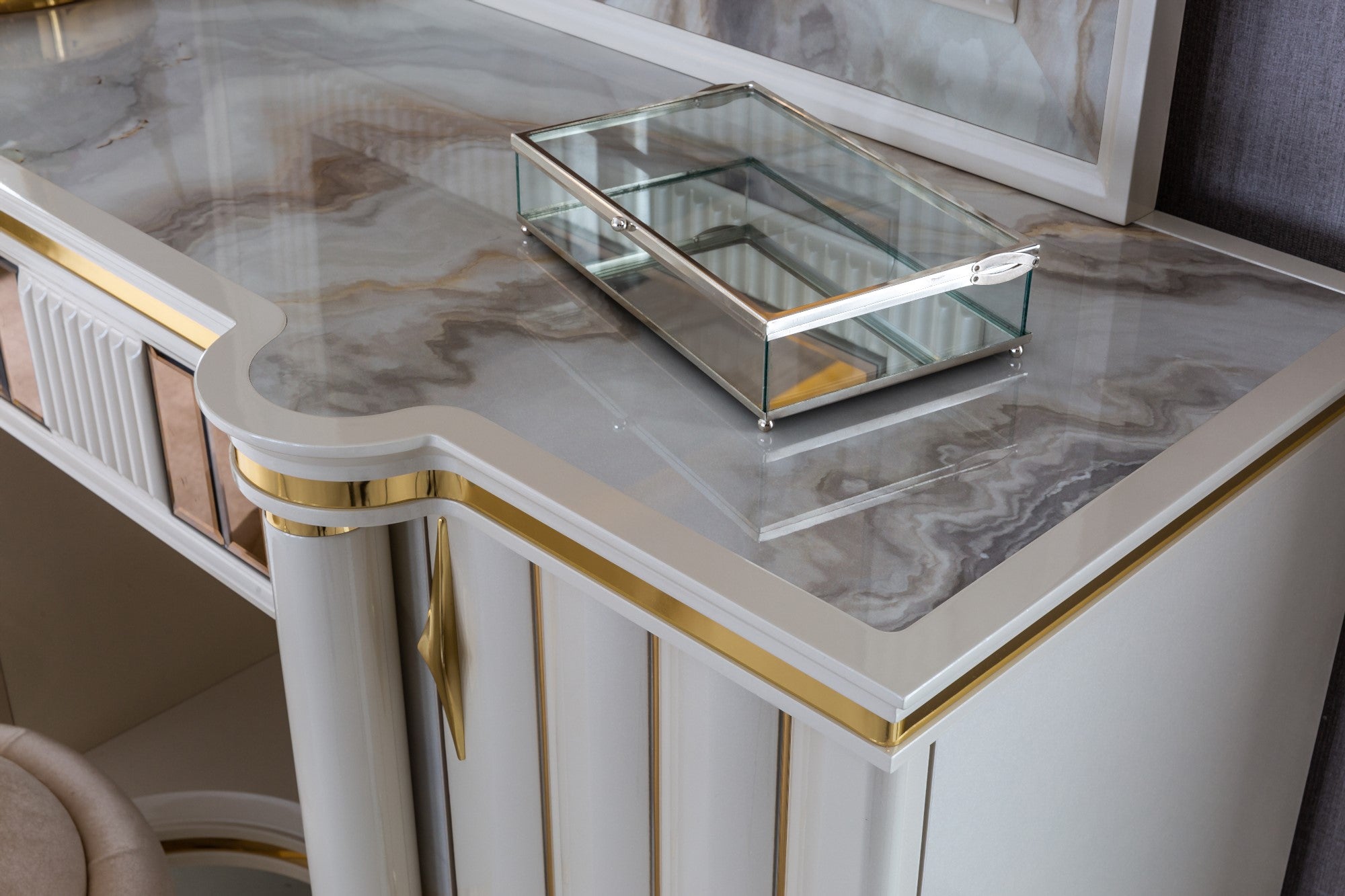 Diamond Dresser With Mirror & Ottoman